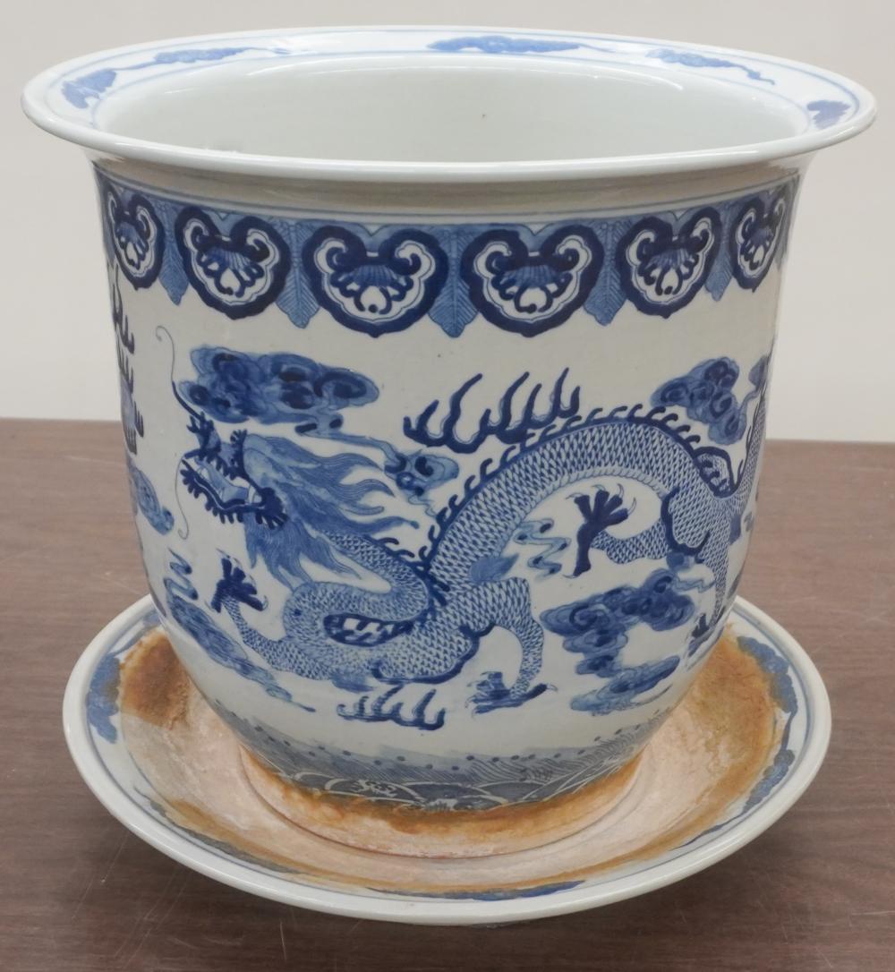 CHINESE BLUE AND WHITE JARDINIERE