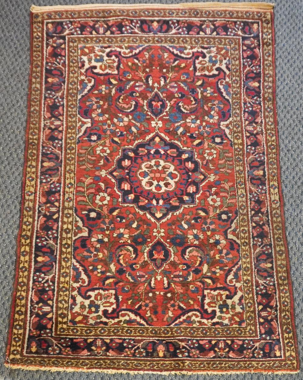 MAHAL RUG 4 FT 5 IN X 3 FT 5 INMahal 2e6dbc