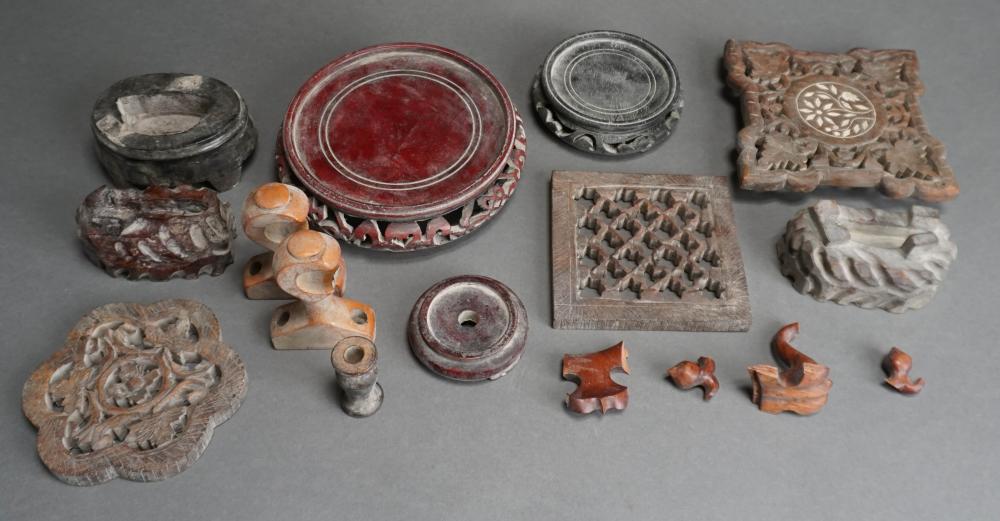 COLLECTION OF CHINESE WOOD STANDS 2e6dc2