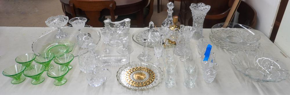 COLLECTION OF CRYSTAL AND GLASSWARE 2e6de2