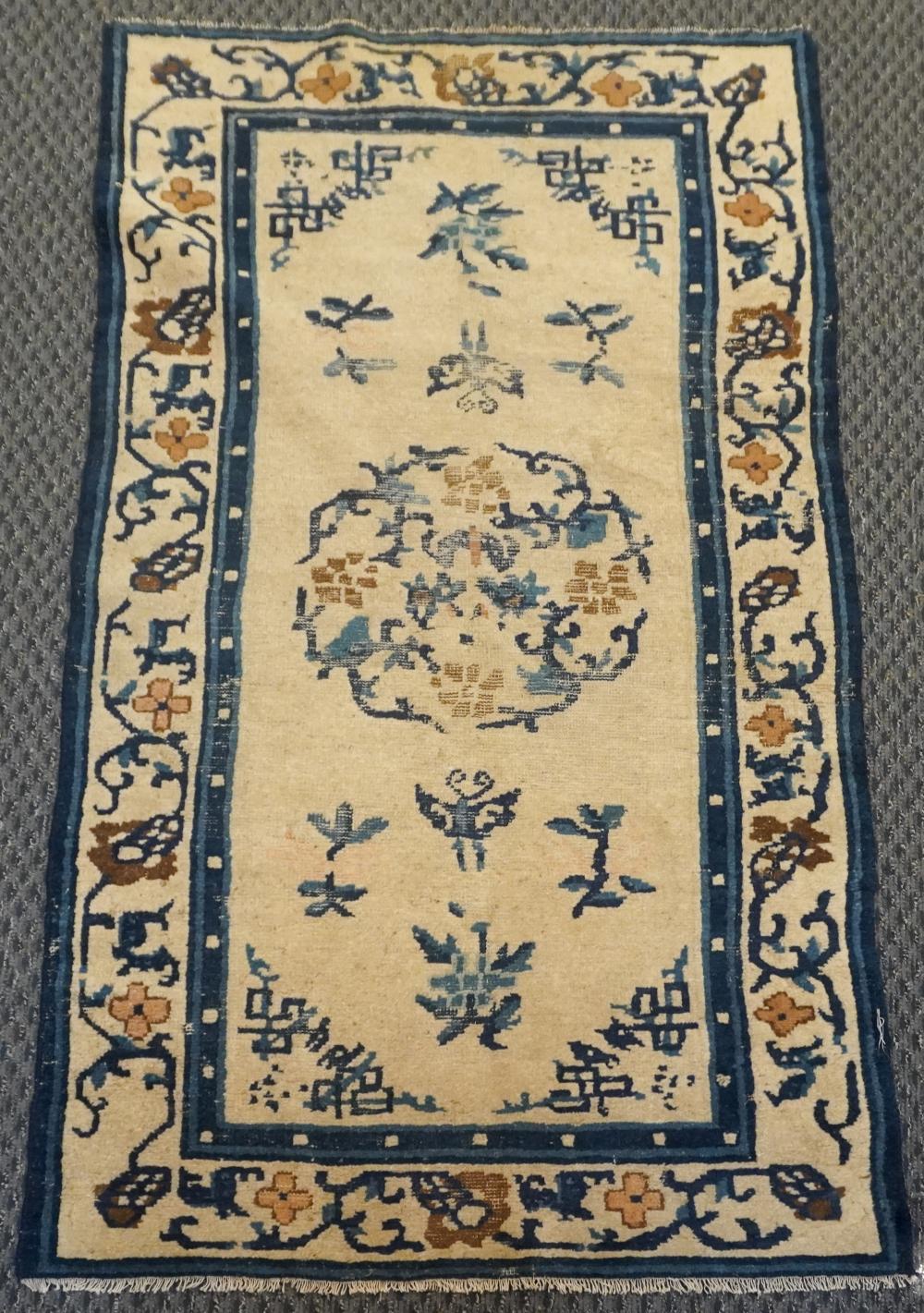 ANTIQUE CHINESE RUG 5 FT 7 IN 2e6e22