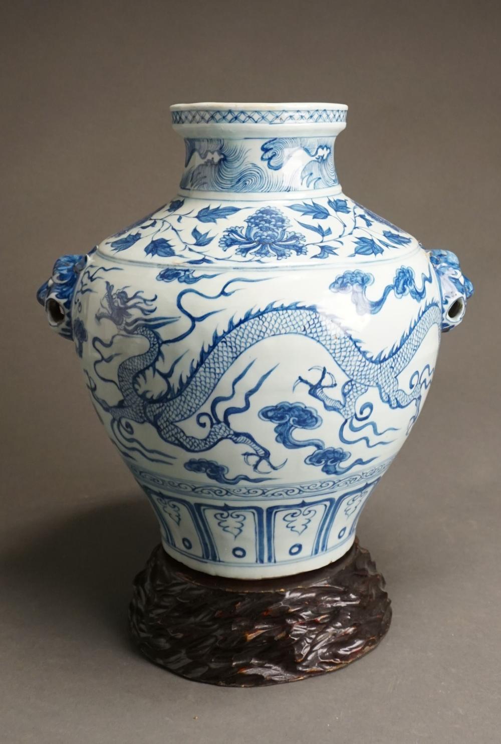 CHINESE BLUE AND WHITE CERAMIC