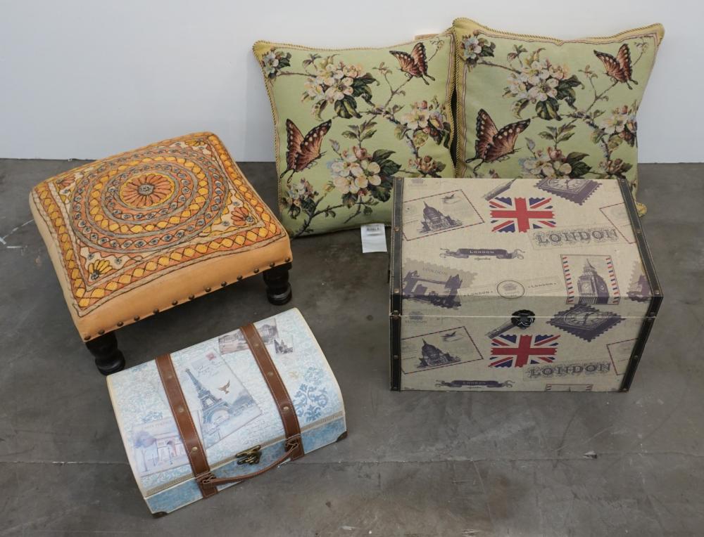 TWO STORAGE BOXES TWO THROW PILLOWS 2e6fb7