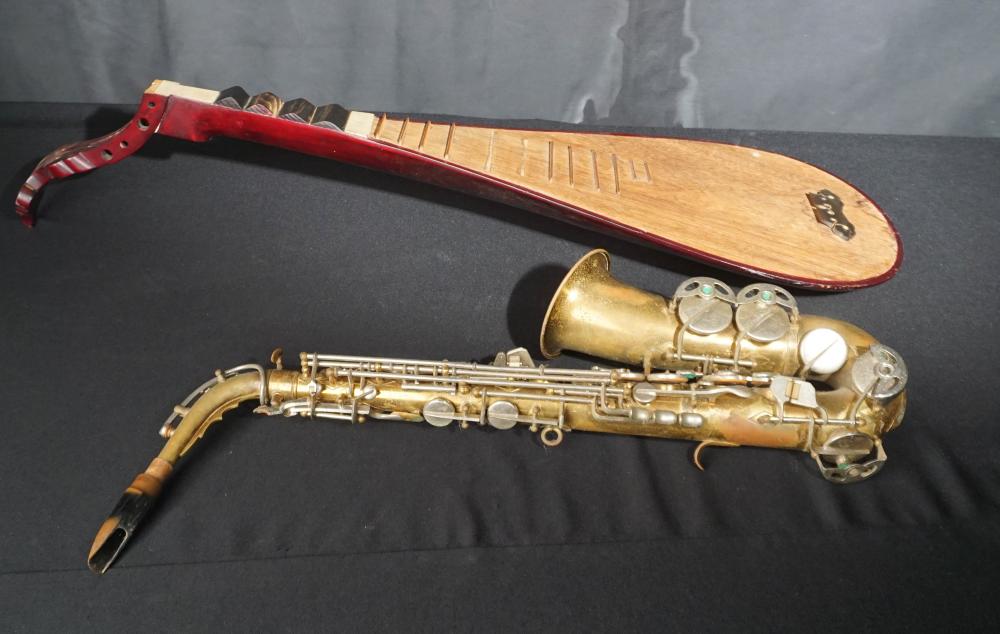 SILVERTONE SAXOPHONE AND FRUITWOOD 2e700f