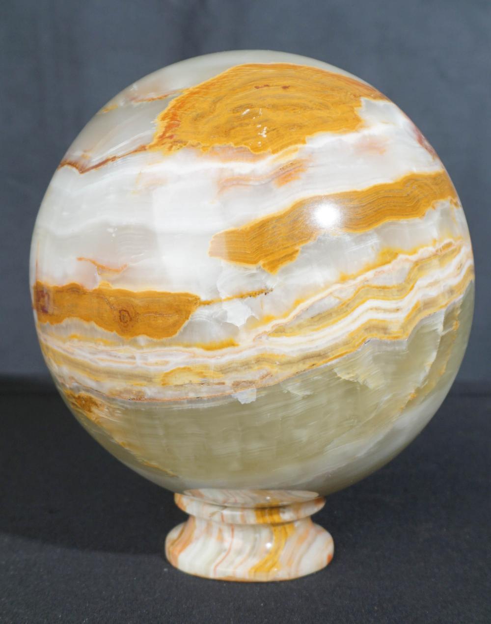 ONYX ORB ON STAND H: 9 1/4 IN.