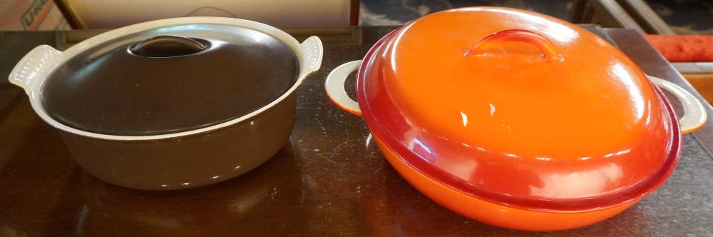 LE CREUSET BROWN ENAMEL CASSEROLE AND