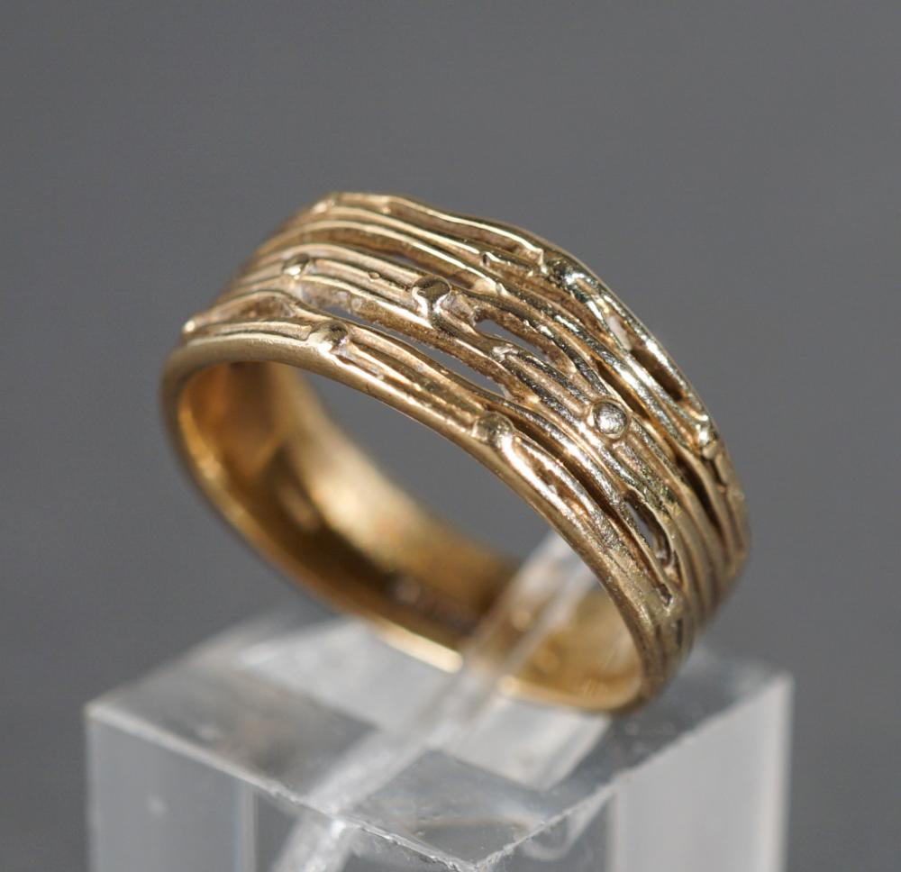 ENGLISH 9-KARAT YELLOW-GOLD RING