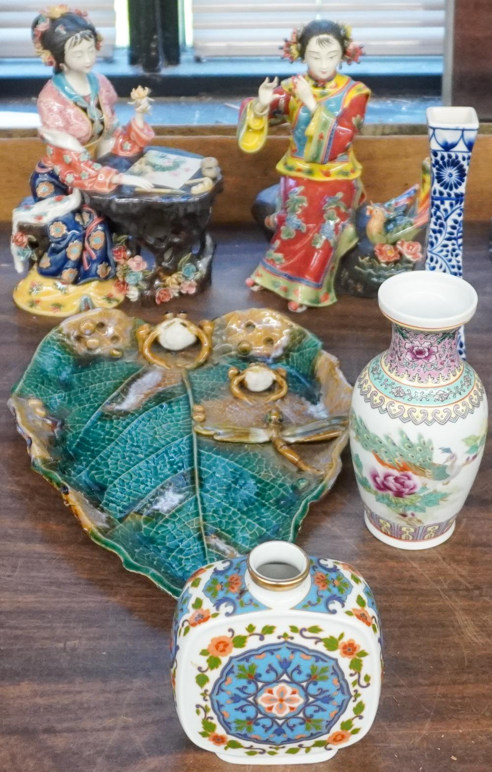 GROUP OF CHINESE PORCELAIN AND 2e71fe