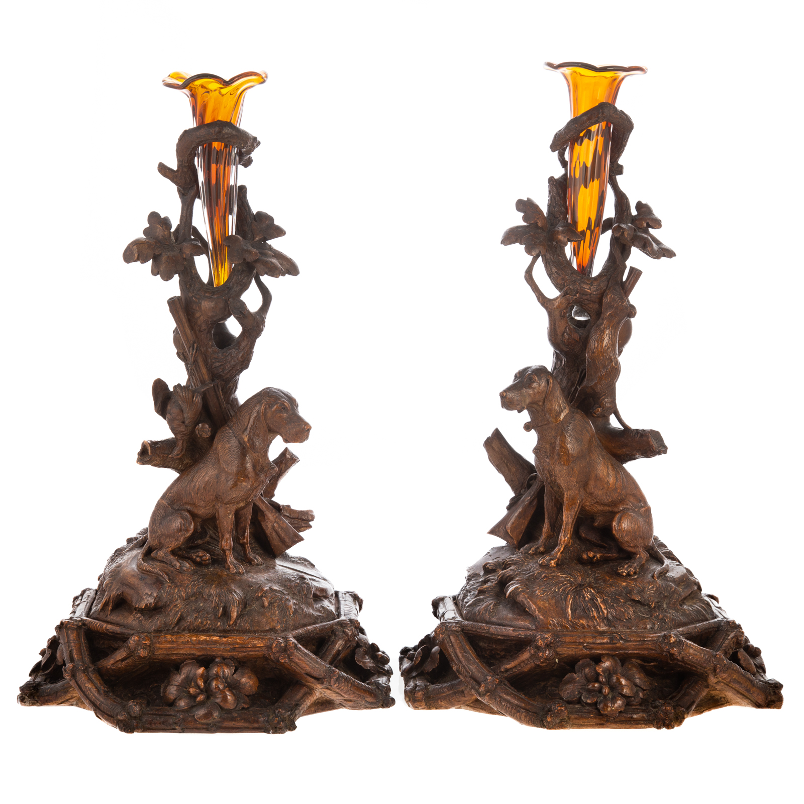 A PAIR OF BLACK FOREST CARVED WOOD GLASS 2e9a43