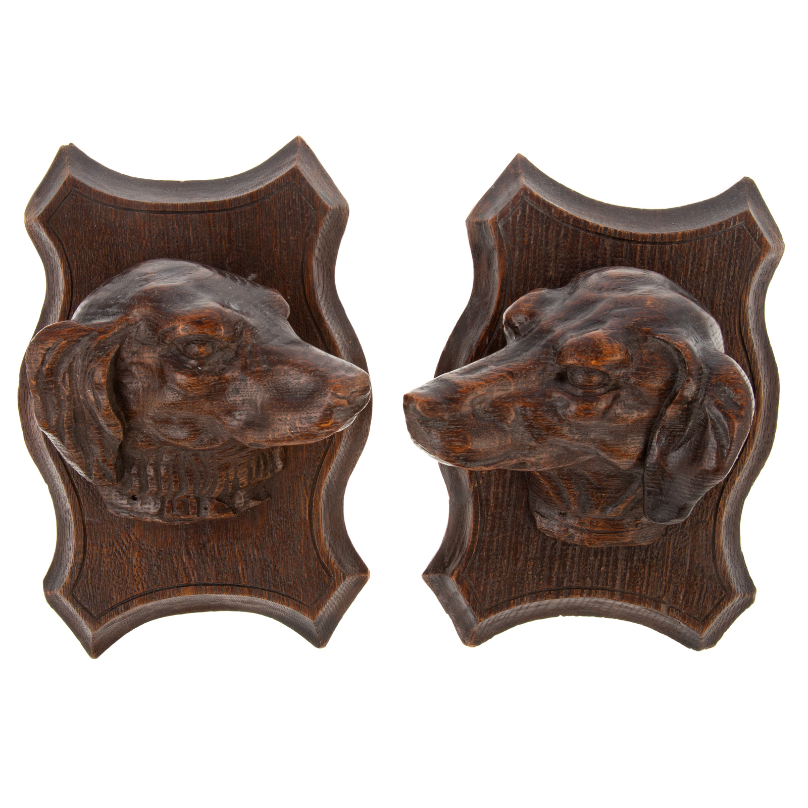 A PAIR OF BLACK FOREST CARVED OAK 2e9a53