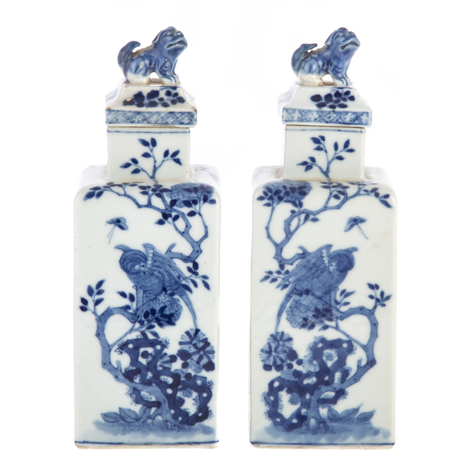 A PAIR OF CHINESE EXPORT BLUE/WHITE