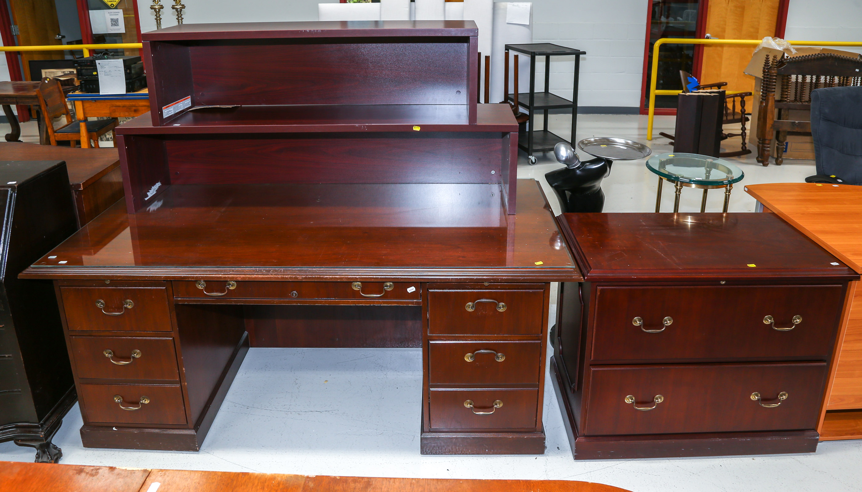 MODERN MAHOGANY OFFICE DESK With