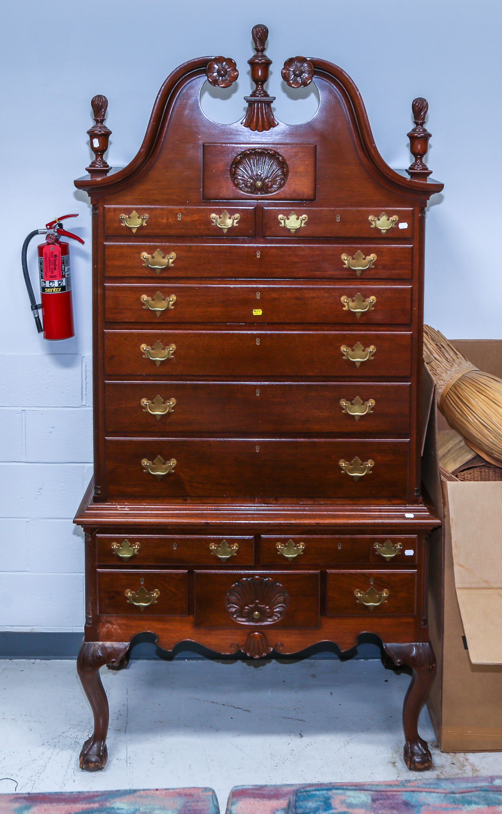 CHIPPENDALE STYLE MAHOGANY HIGHBOY 2e9c3c