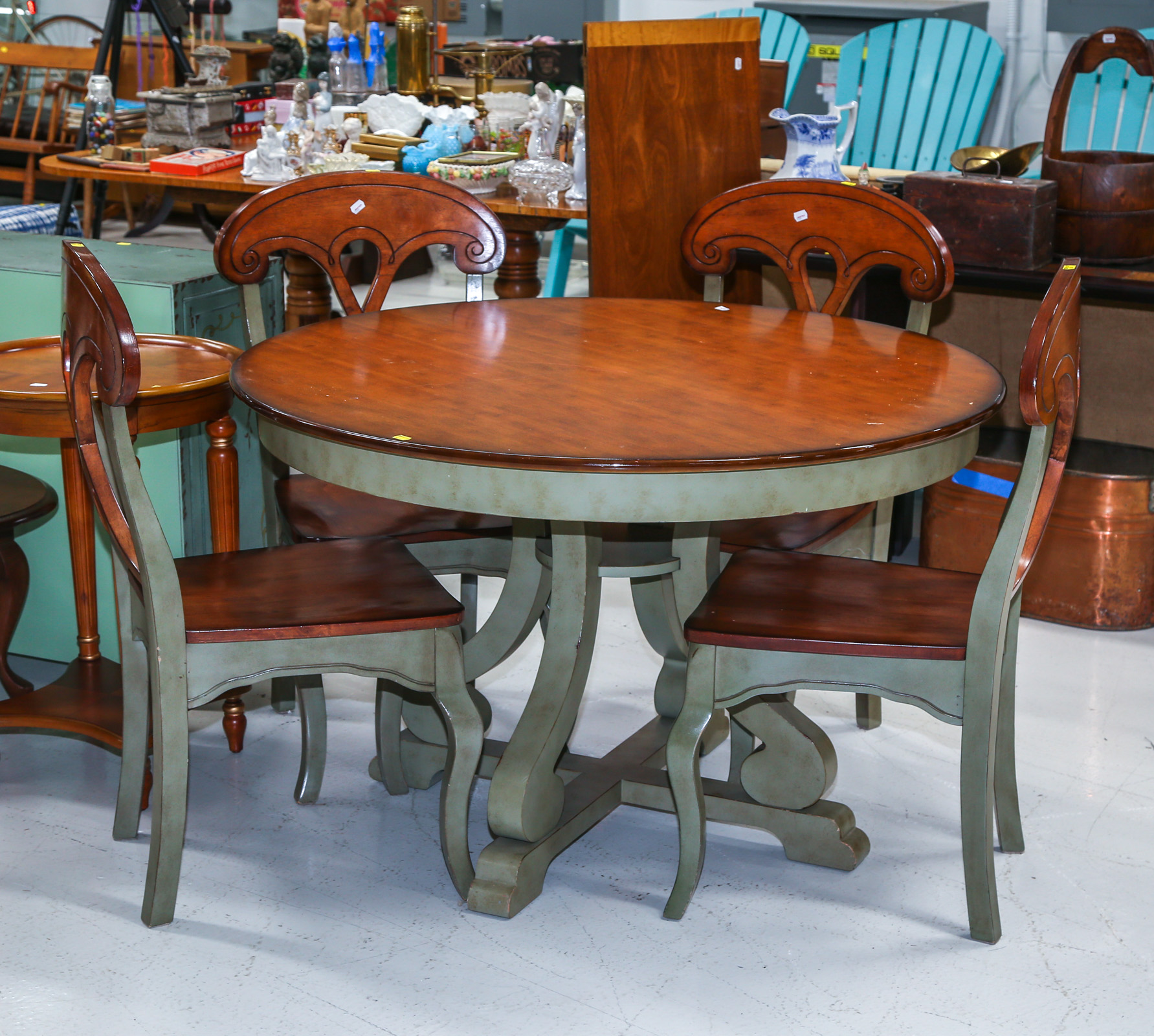 ROUND DINETTE TABLE WITH MATCHING