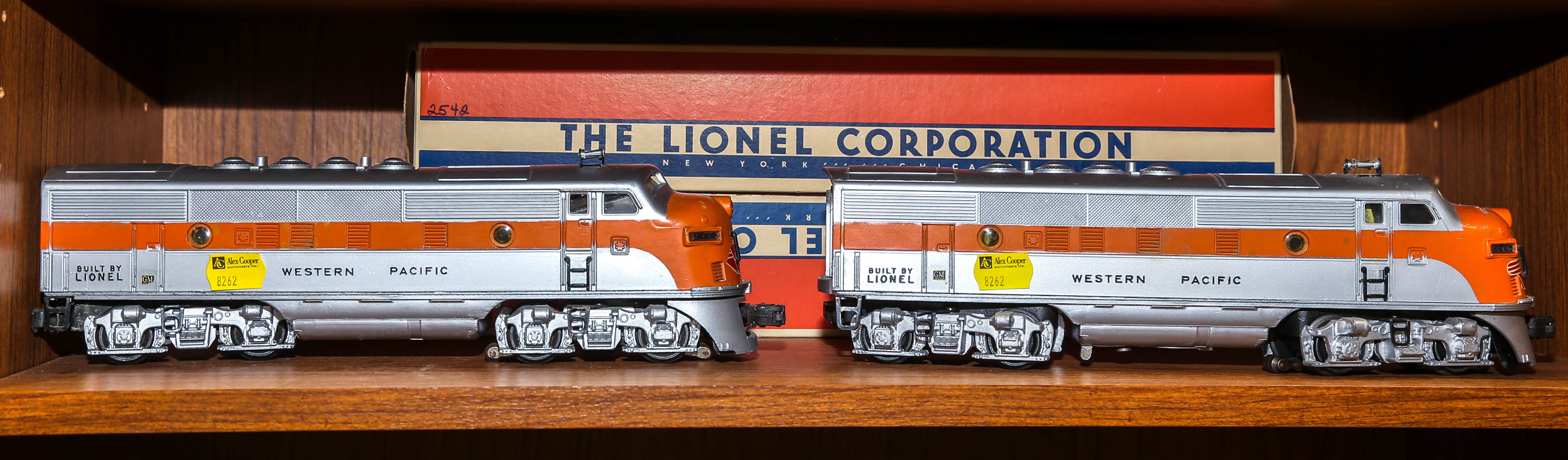 TWO LIONEL WESTERN PACIFIC O GAUGE 2e9cdf