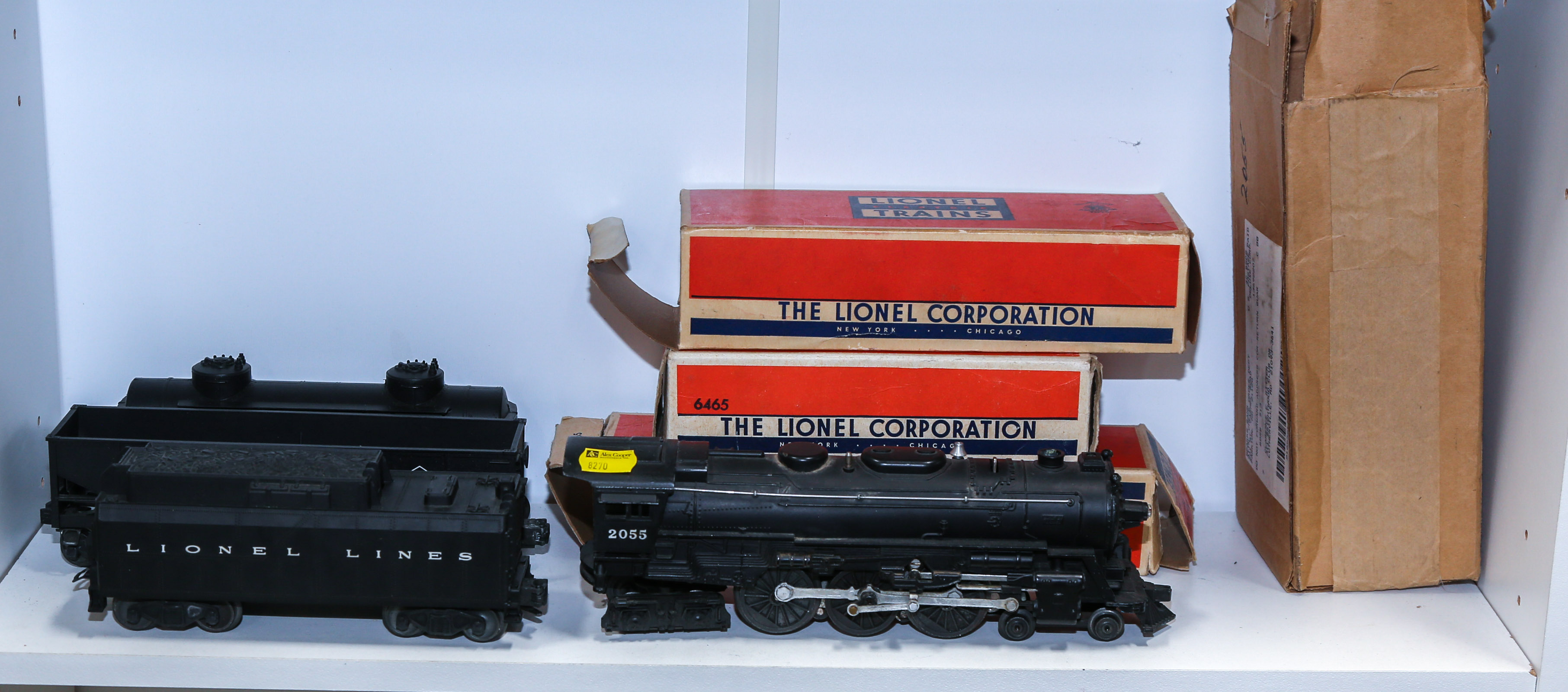 FOUR LIONEL O GAUGE RAILROAD CARS