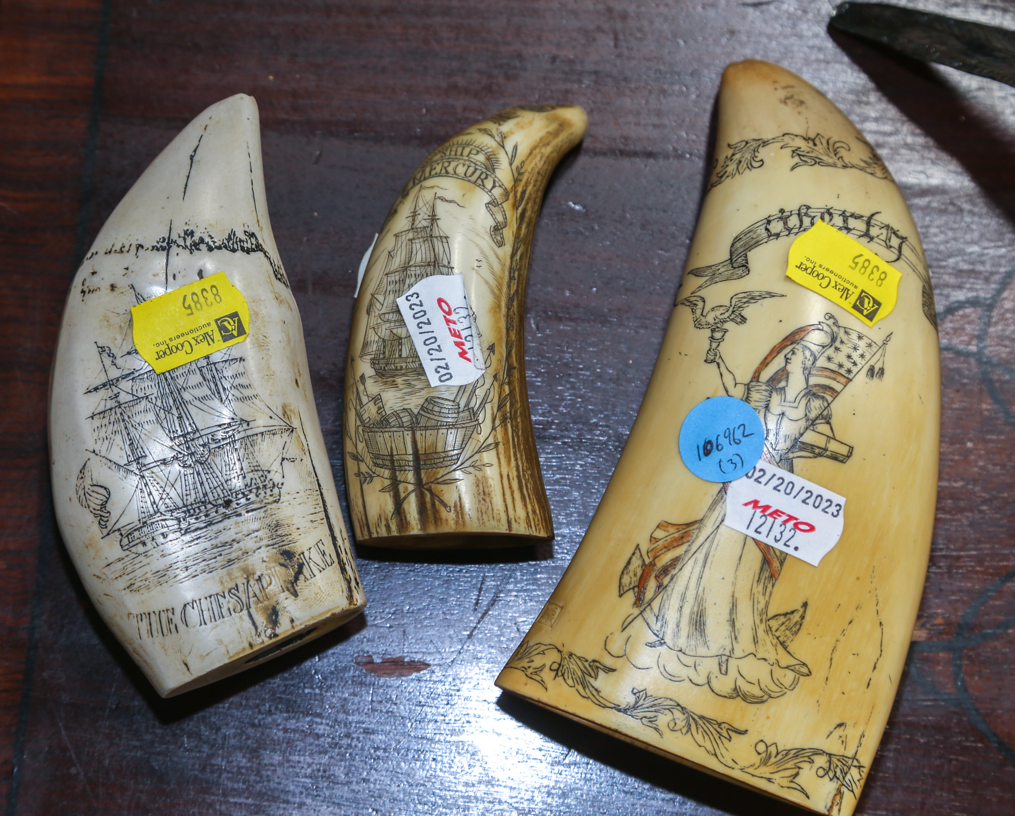 THREE REPRODUCTION SCRIMSHAW ITEMS