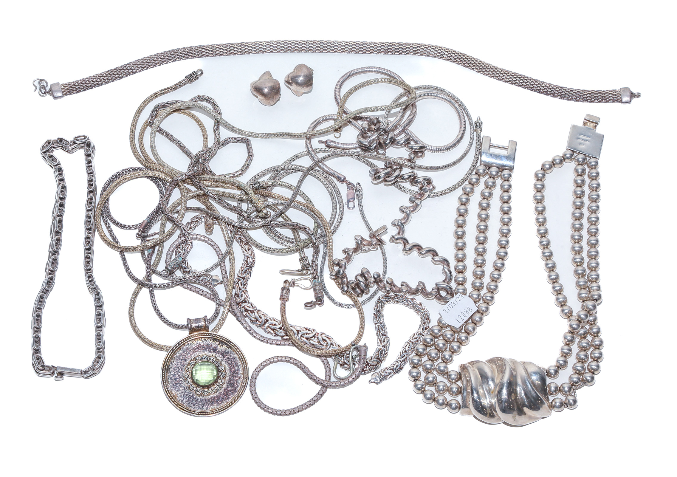 A COLLECTION OF STERLING SILVER JEWELRY