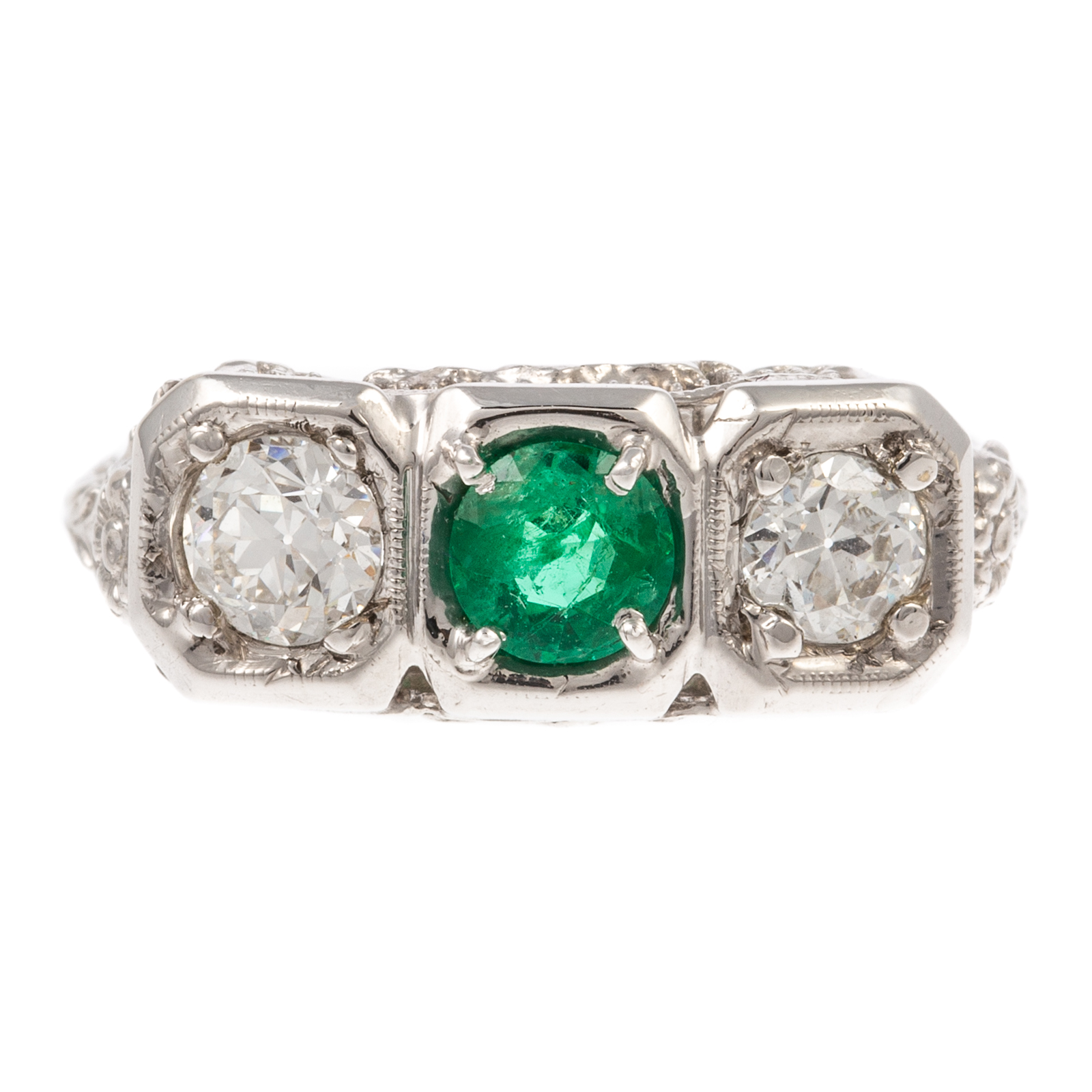 AN EMERALD DIAMOND ART DECO RING 2e9f9d