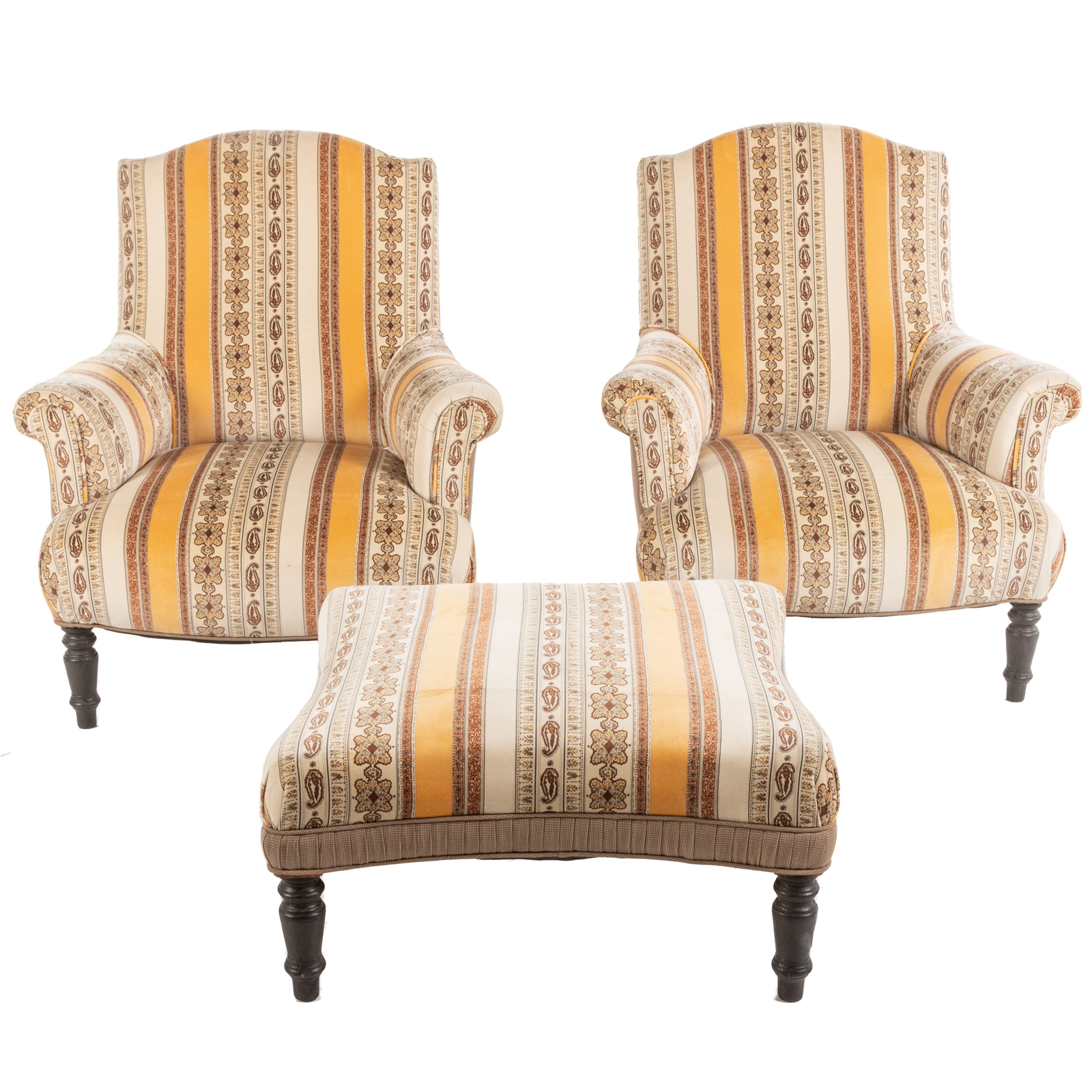 A PAIR OF UPHOLSTERED CHAIRS WITH