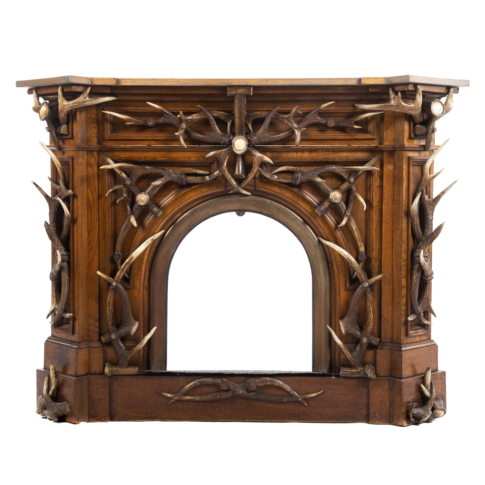 ANTLER MOUNTED CARVED OAK FIREPLACE 2ea09c