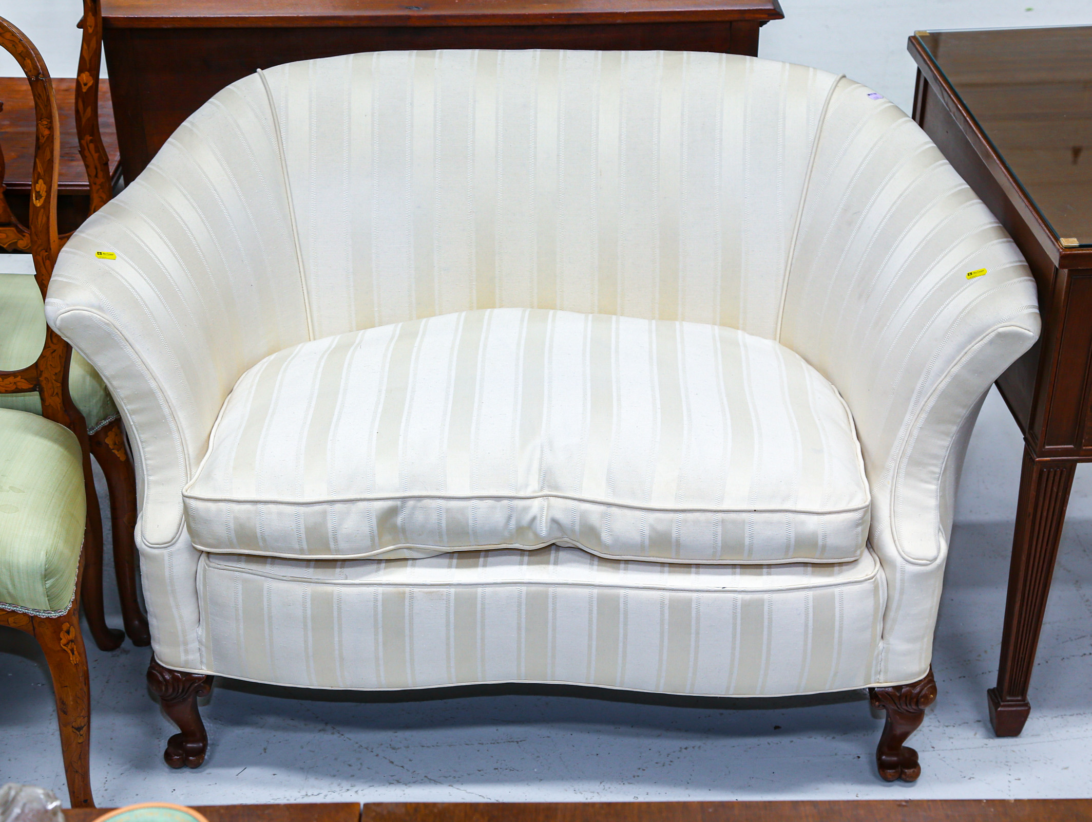 CONTEMPORARY STYLE UPHOLSTERED 2ea2a7