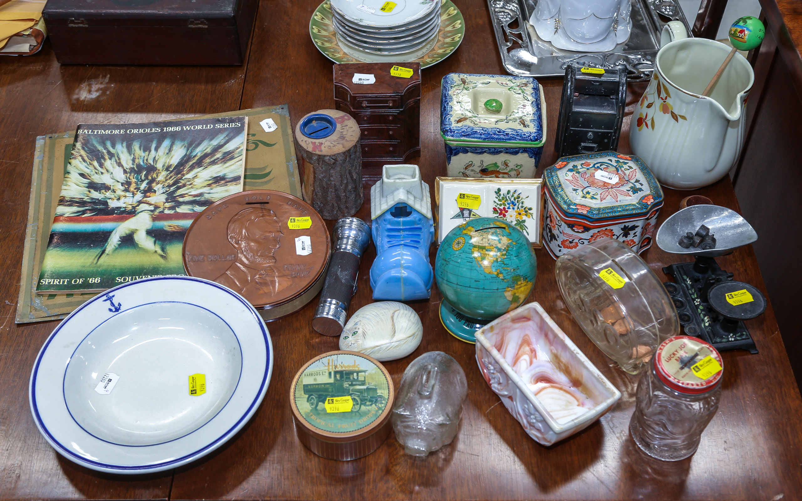 SELECTION OF STILL BANKS & COLLECTIBLES