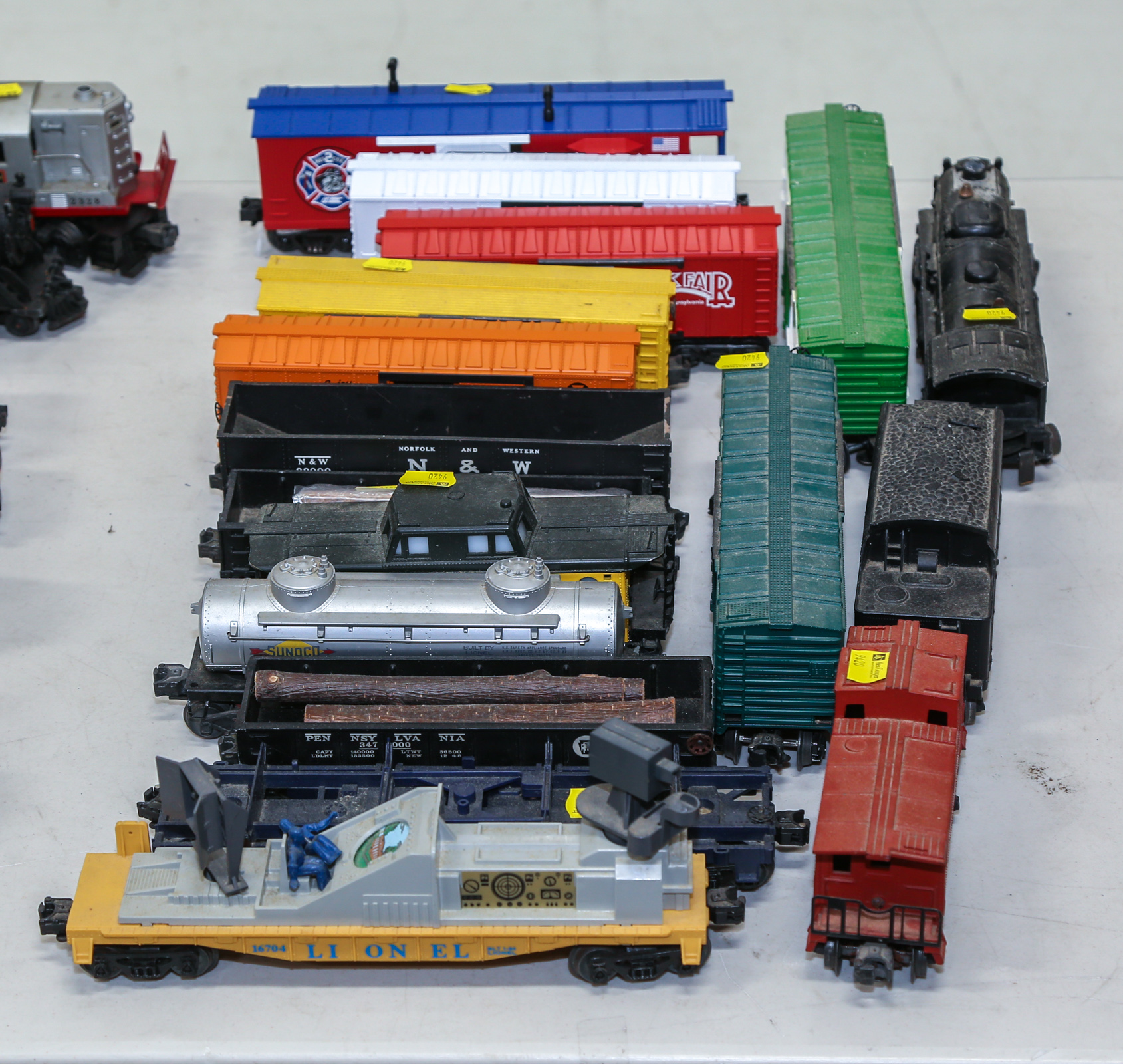 LIONEL TRAIN CARS & ONE ENGINE .
