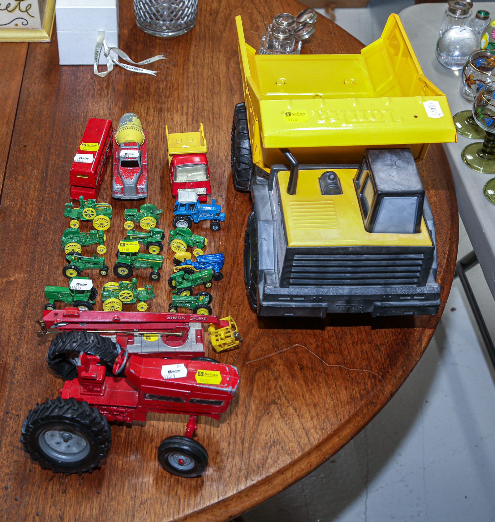 SELECTION OF TOY VEHICLES Including 2ea41f