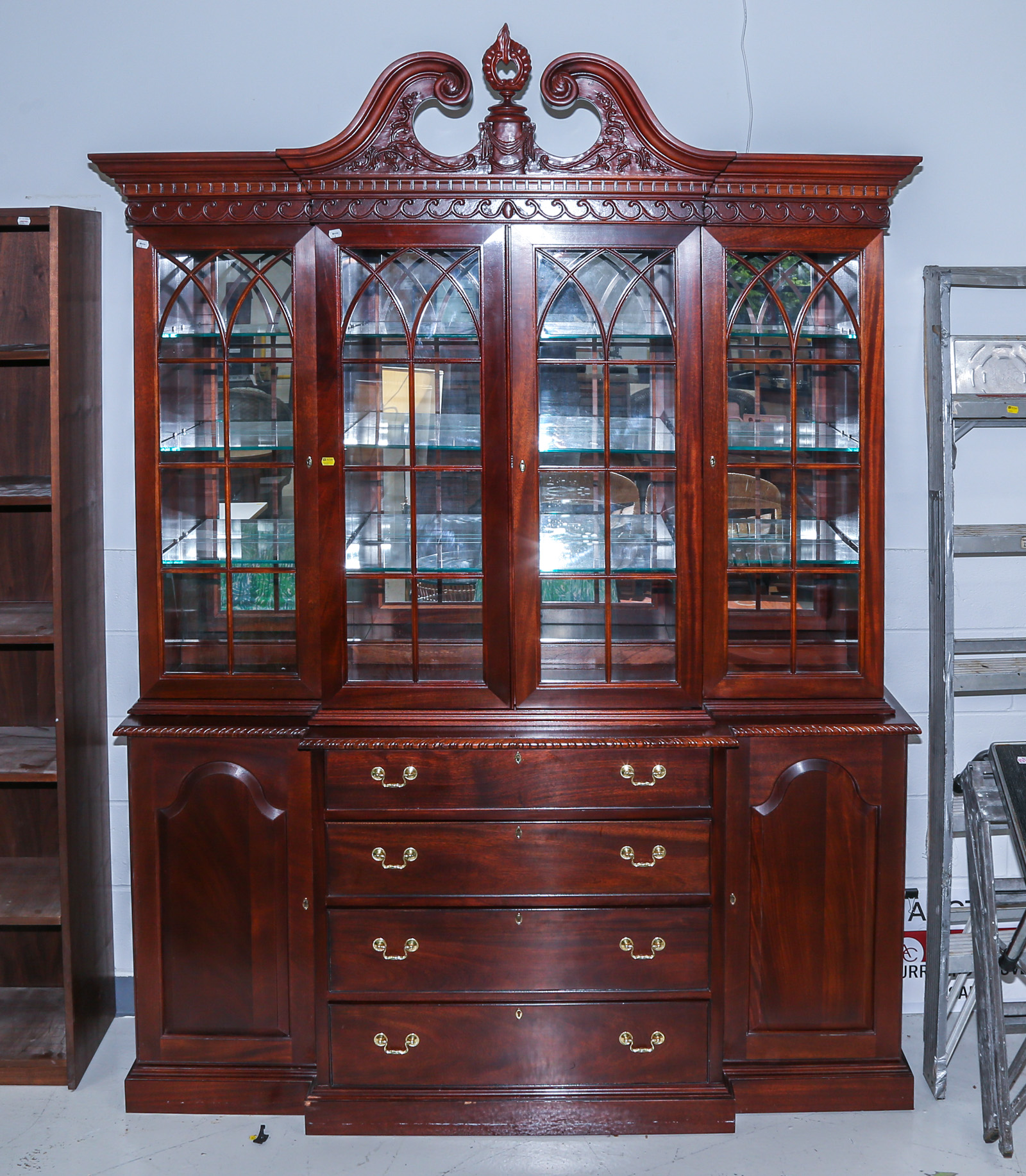 CHIPPENDALE STYLE MAHOGANY BREAKFRONT 2ea4d0