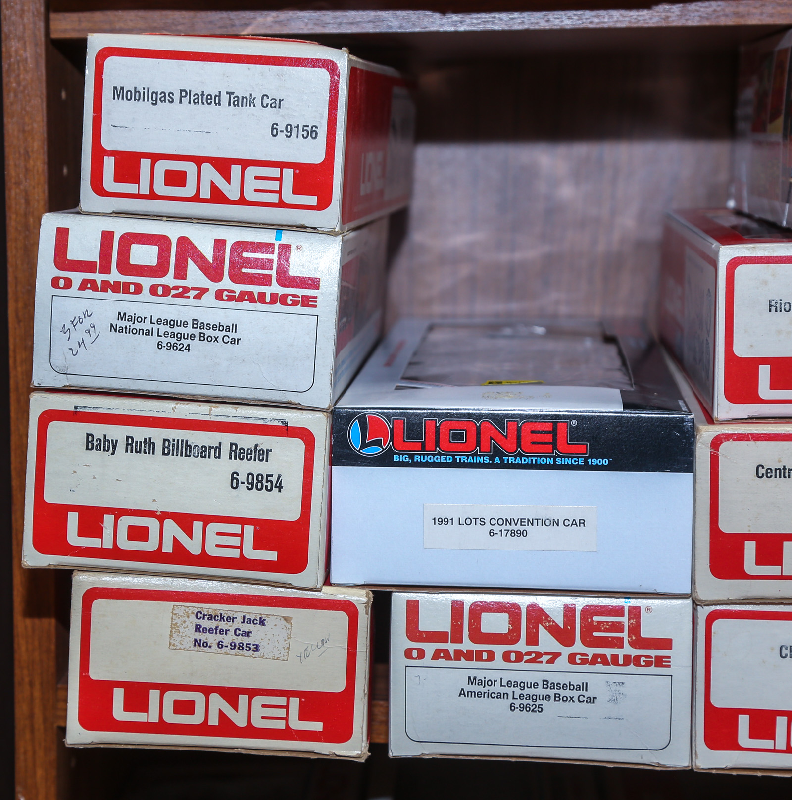 21 LIONEL "O" GAUGE TRAIN CARS