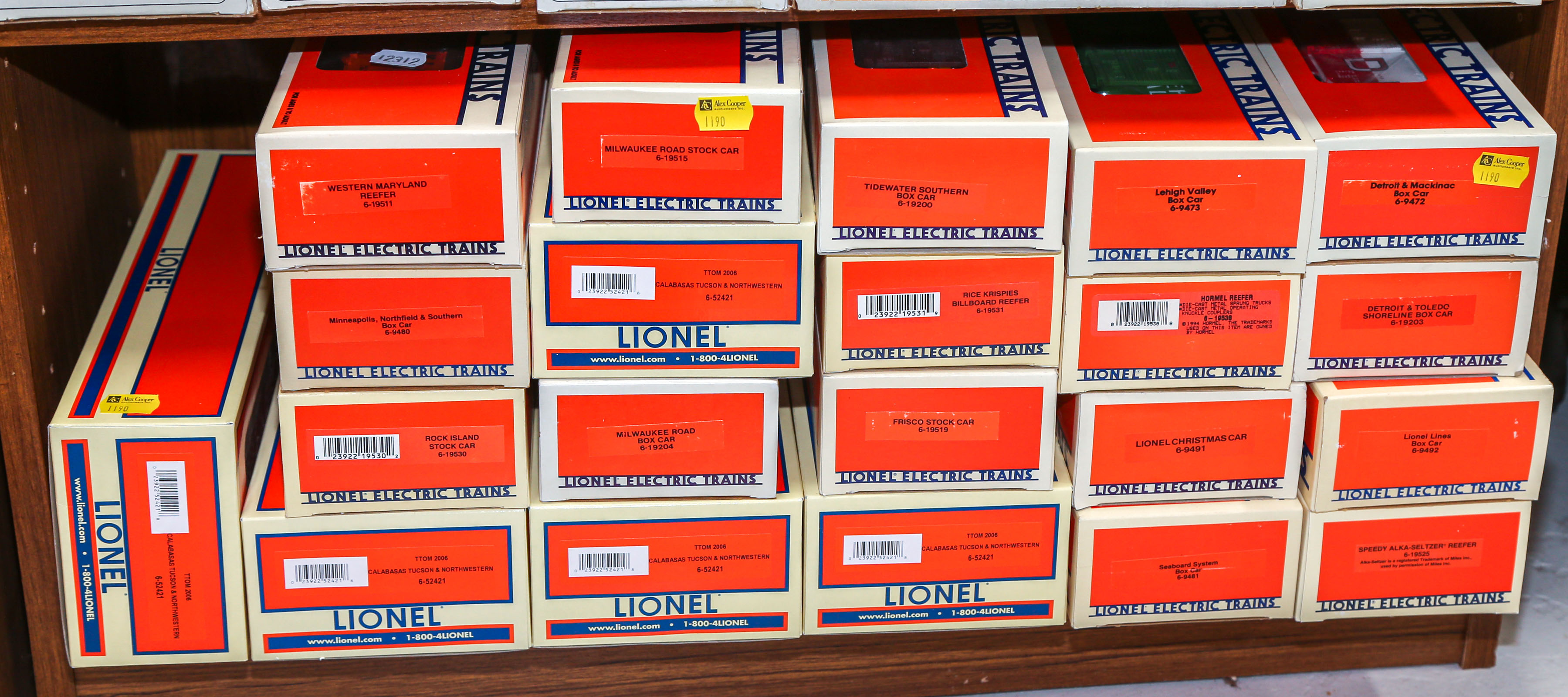 21 LIONEL "O" GAUGE TRAIN CARS