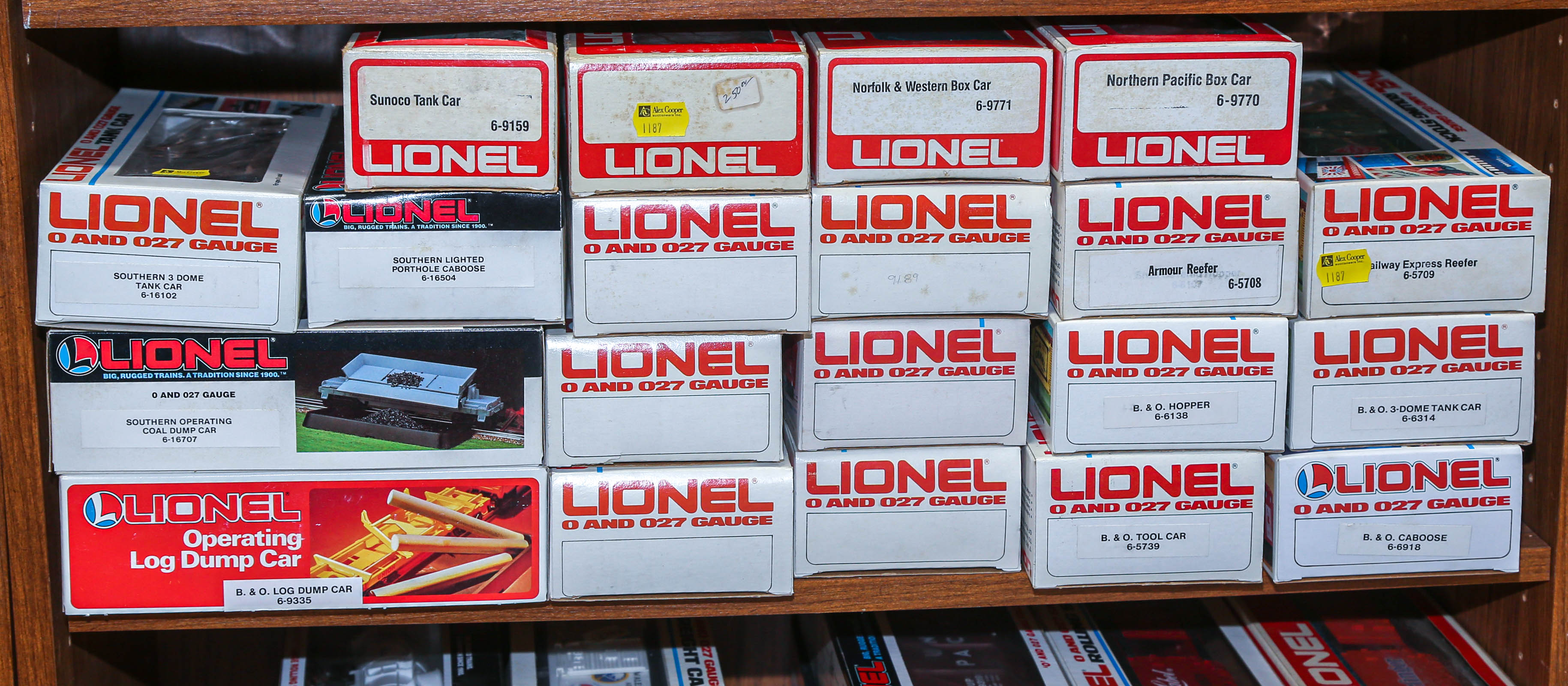 20 LIONEL "O" GAUGE TRAIN CARS