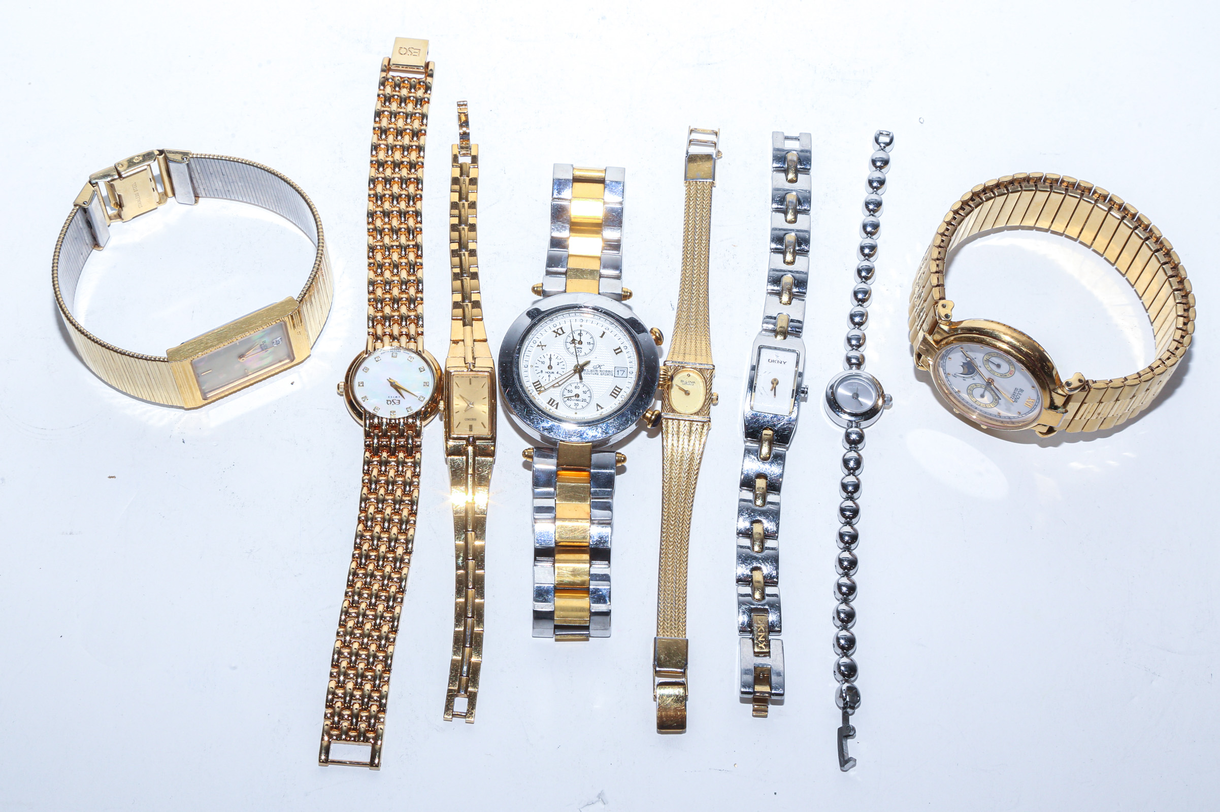 A COLLECTION OF FASHION WATCHES 2ea535