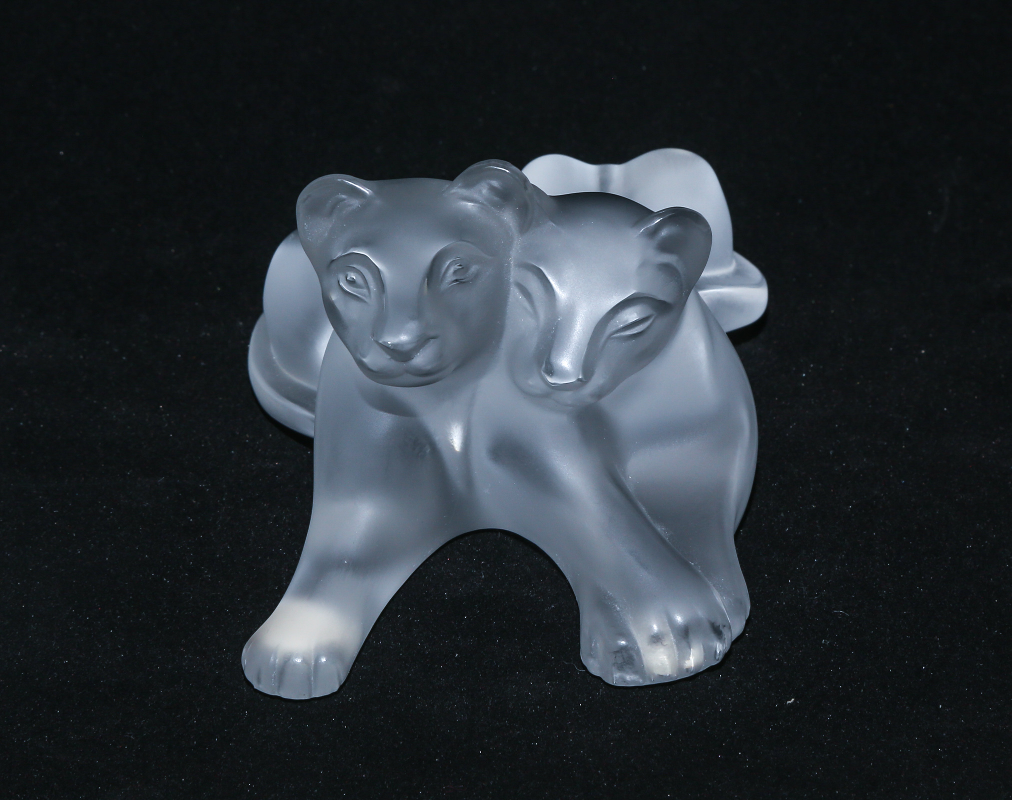 A LALIQUE LION FIGURAL GROUP Etched