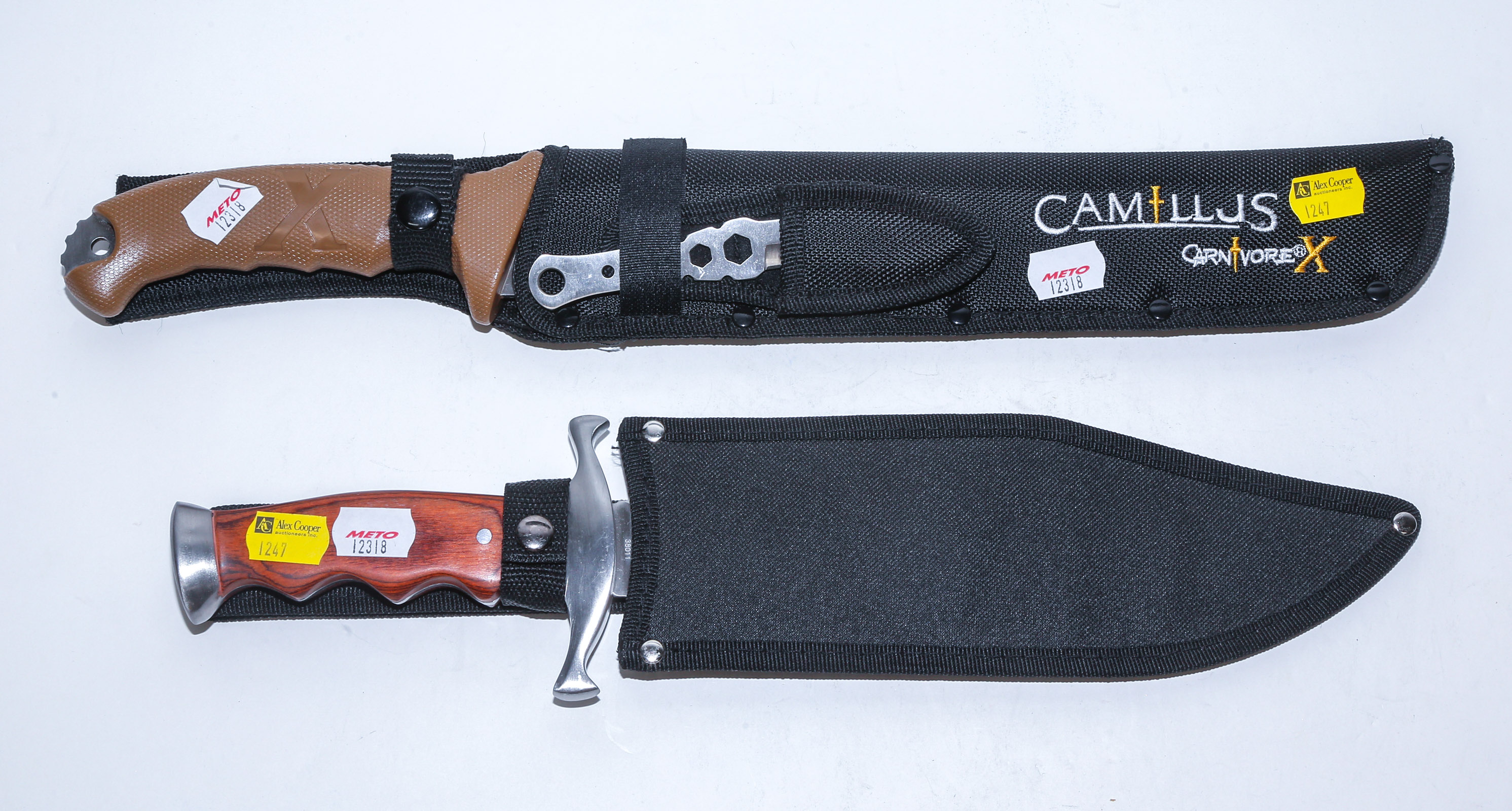 TWO FIXED BLADE KNIVES Comprising 2ea540