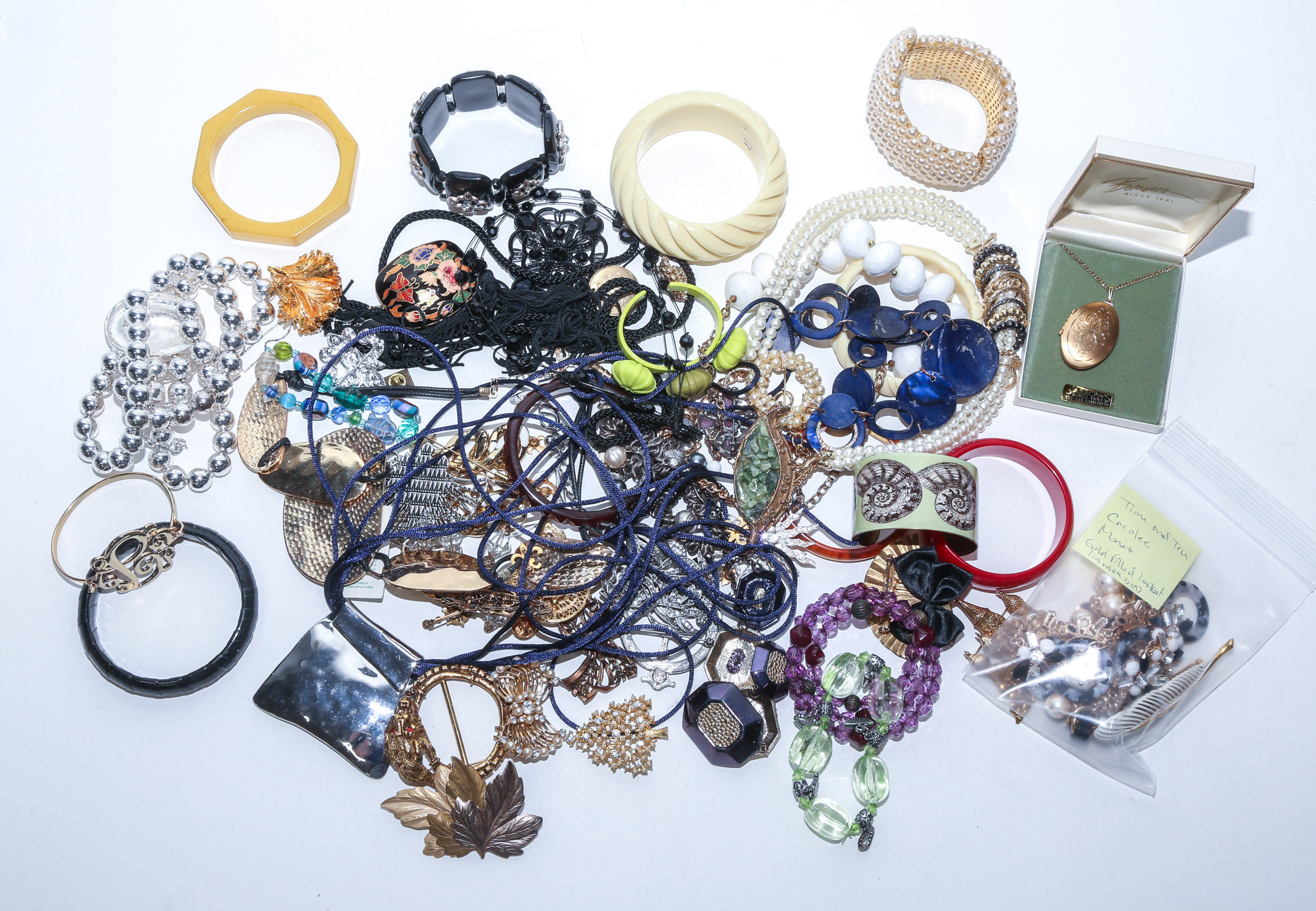 A LARGE COLLECTION OF COSTUME JEWELRY