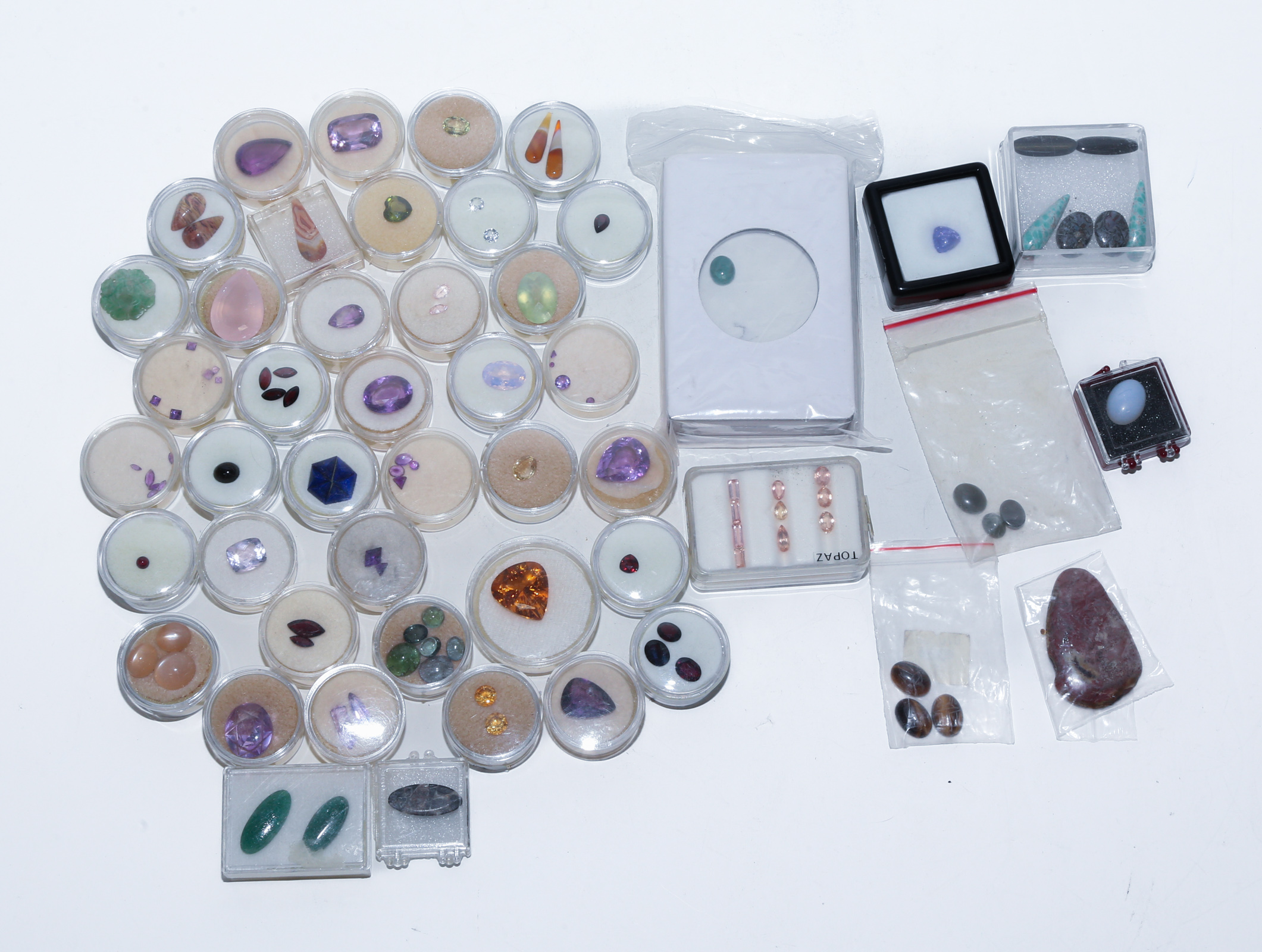 LARGE COLLECTION OF LOOSE GEMSTONES
