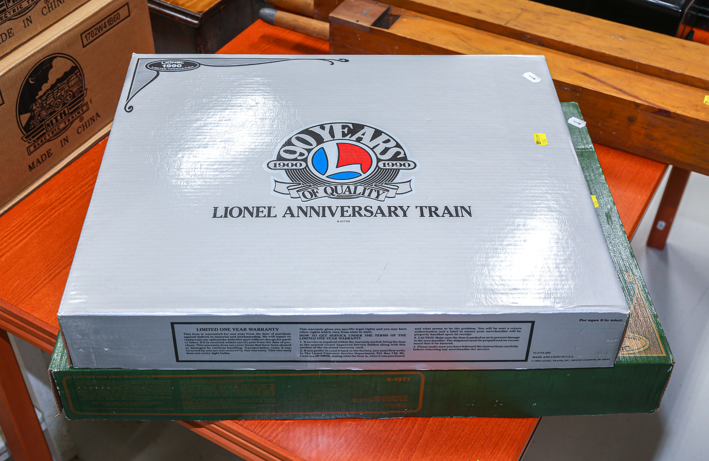 TWO LIONEL BOXED TRAIN SETS Including 2ea64a