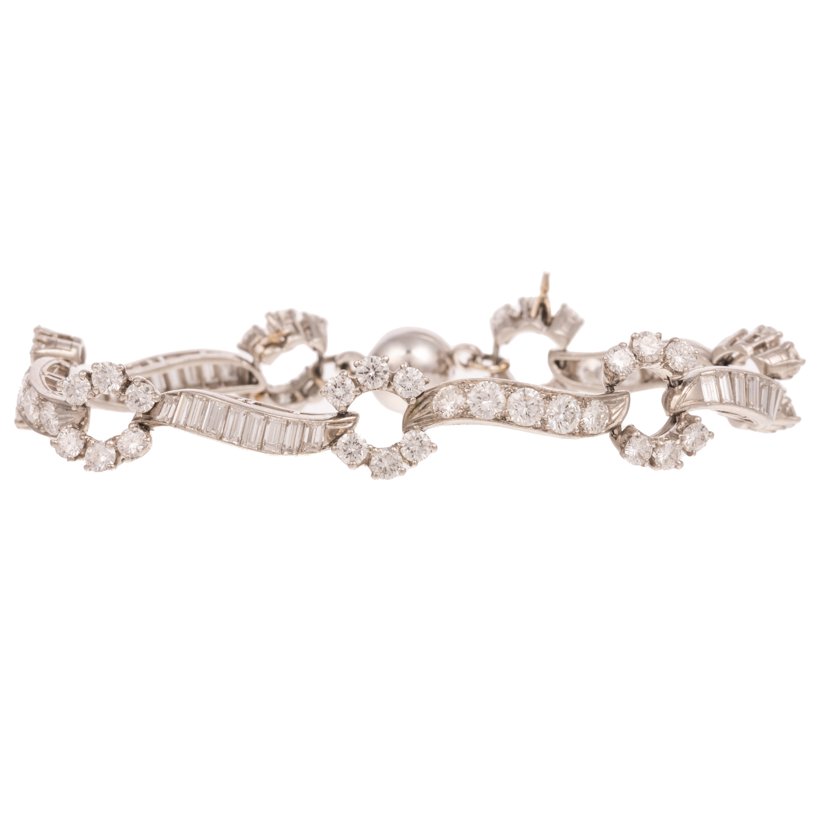 AN ART DECO DIAMOND LINK BRACELET