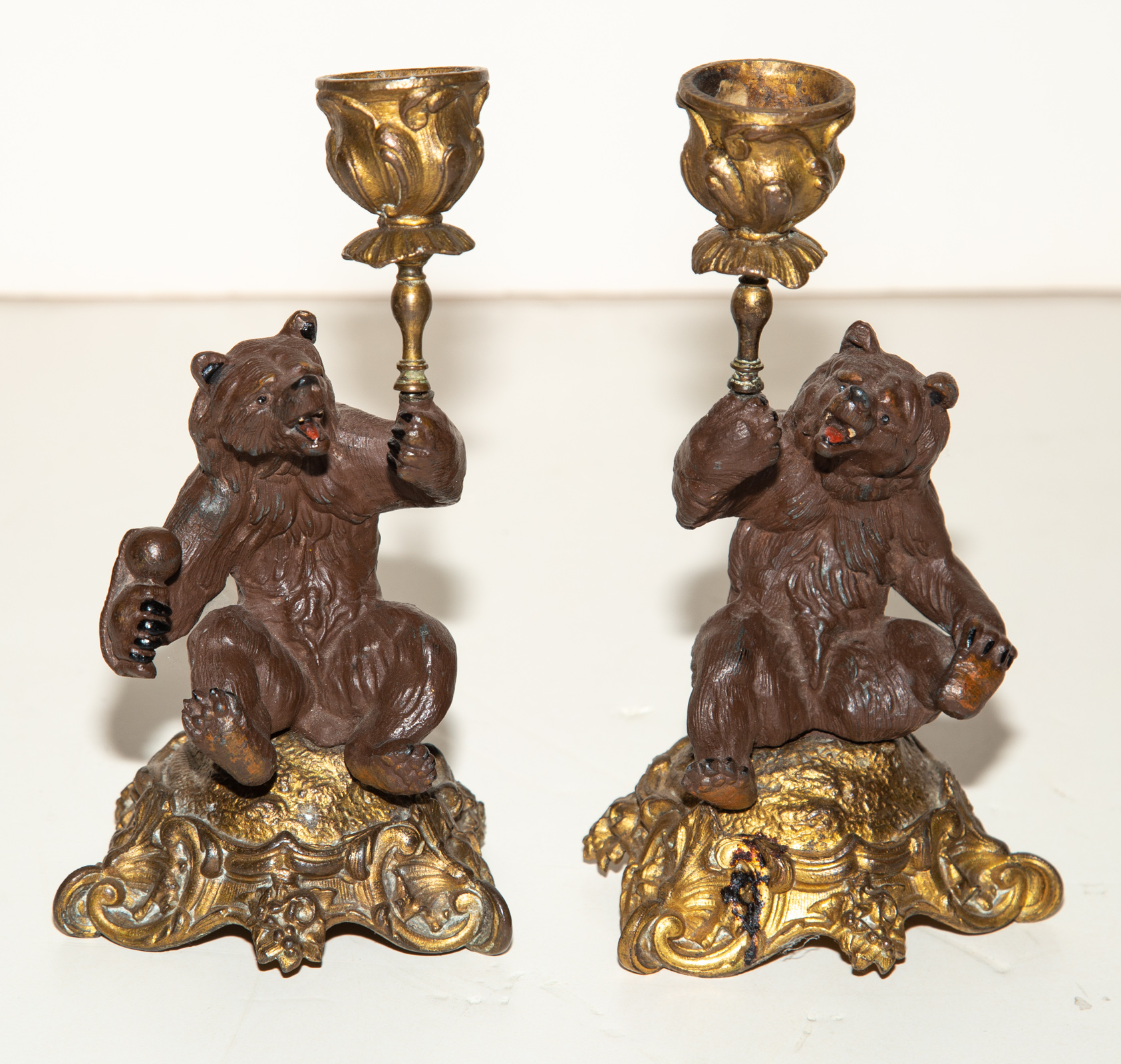 A PAIR OF PAINTED METAL BEAR CANDLE 2ea804