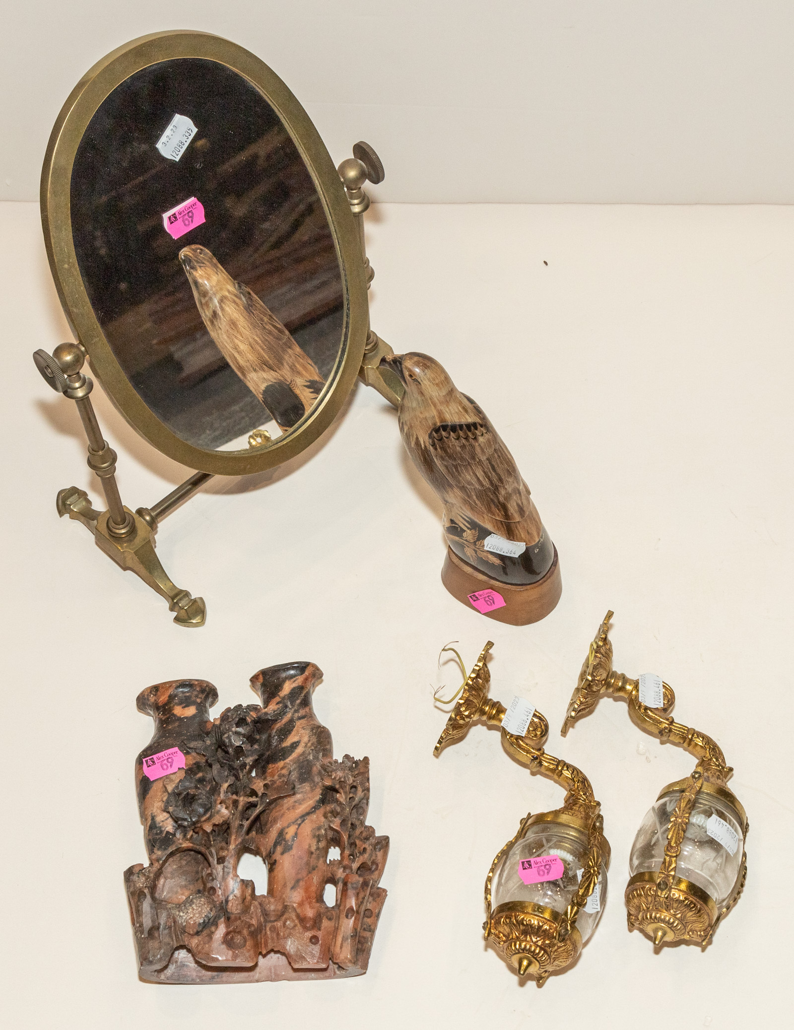 FIVE ASSORTED DECORATIVE ARTICLES