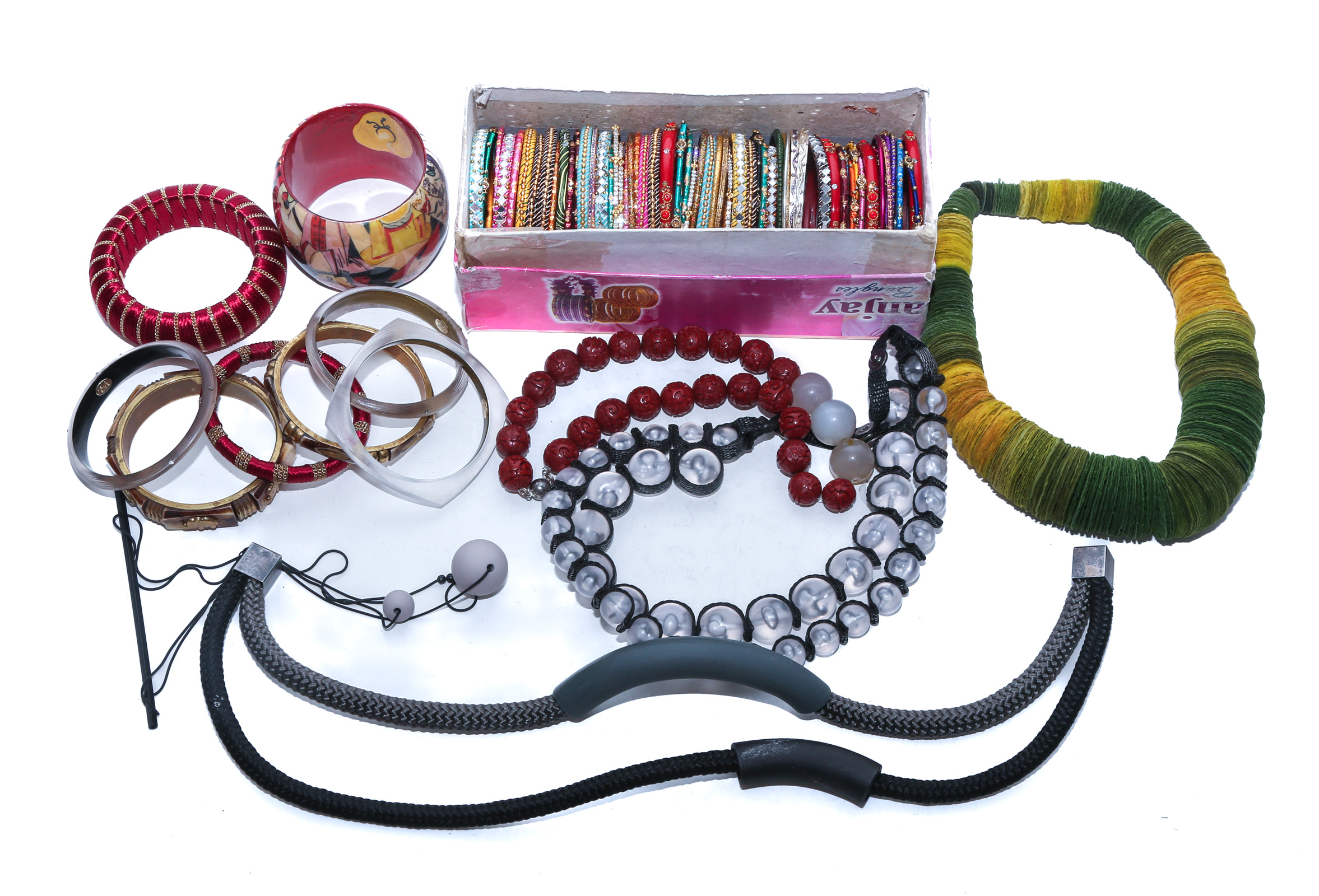 ASSORTED COSTUME JEWELRY Mix of