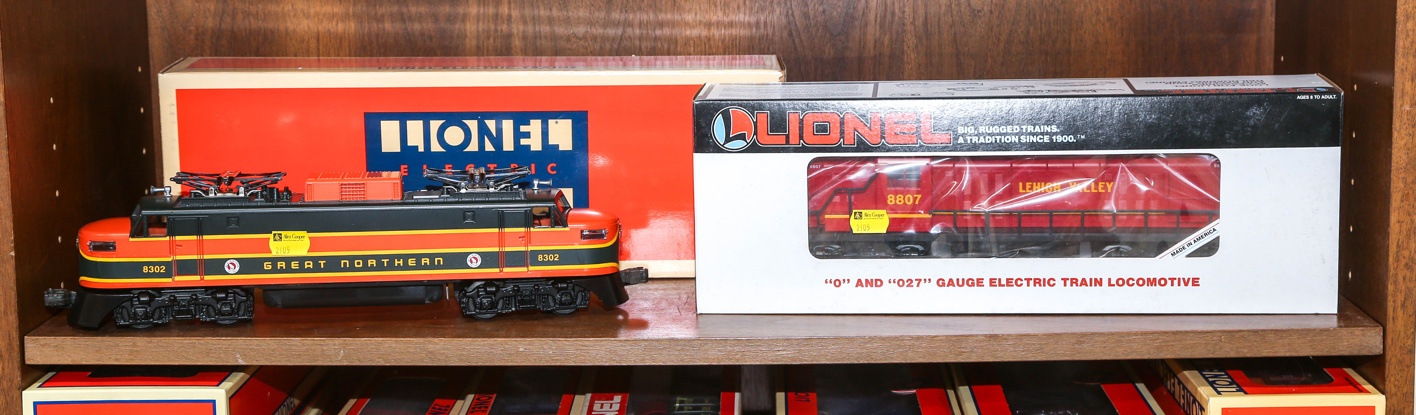 TWO LIONEL O GAUGE LOCOMOTIVES 2ea965