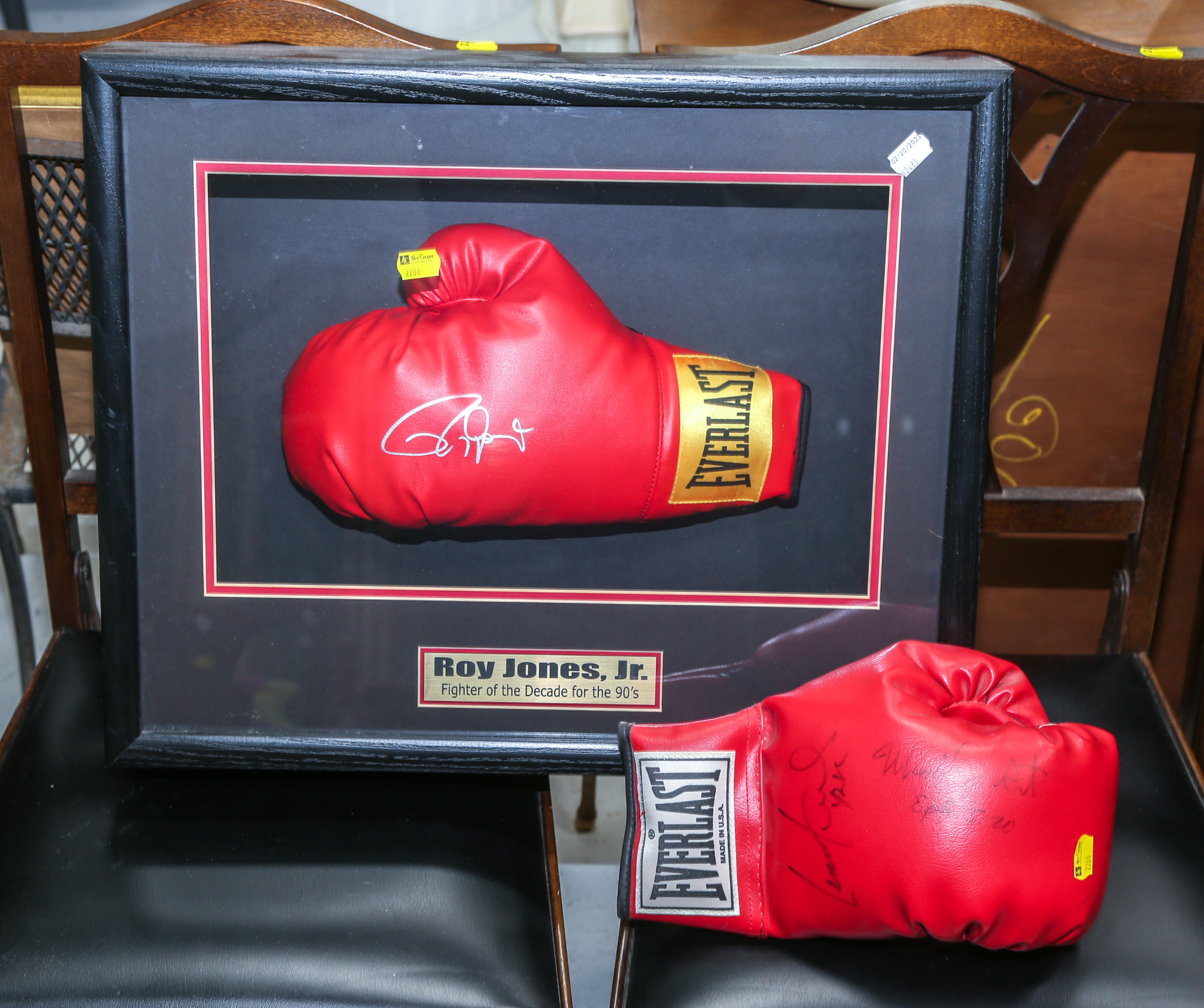 TWO AUTOGRAPHED BOXING GLOVES Comprising 2ea9bb