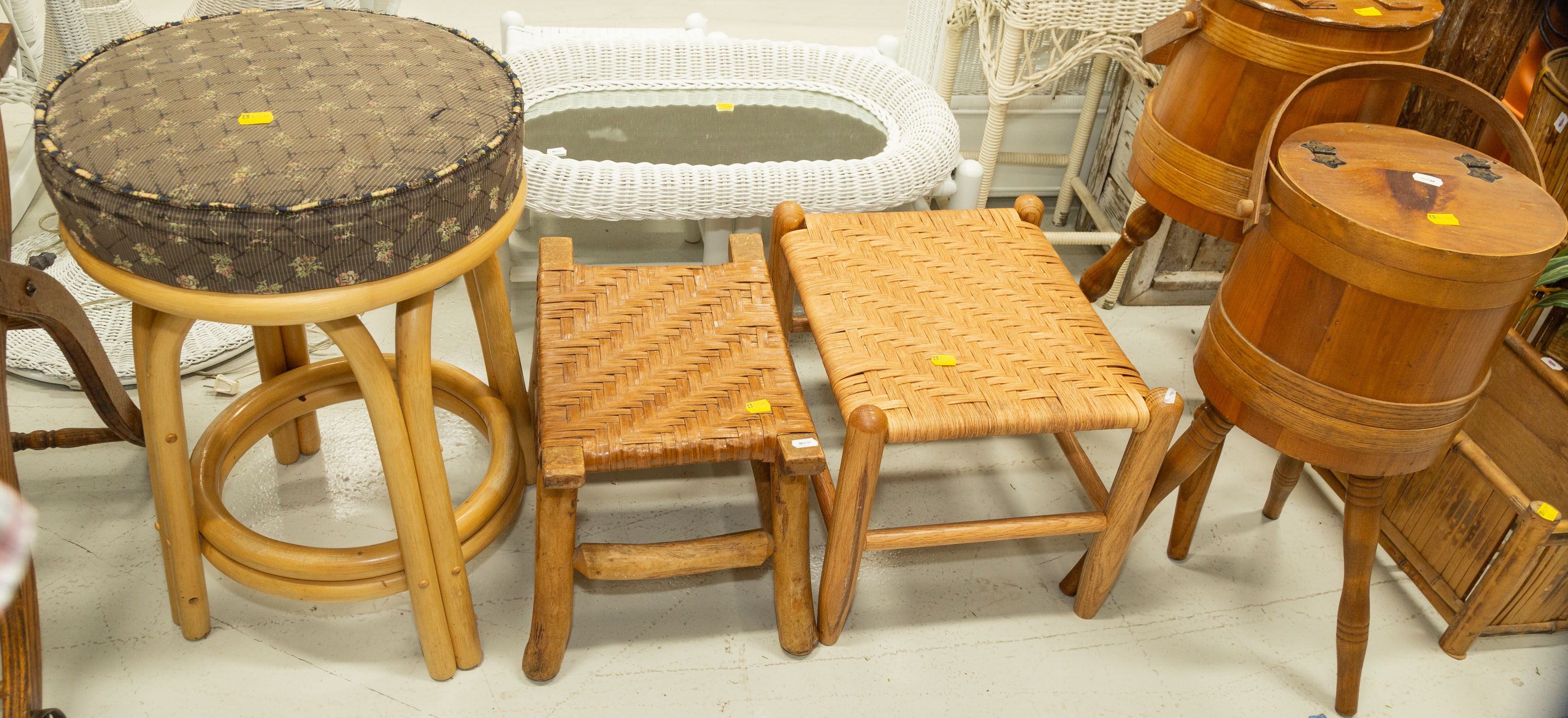 ASSORTED SMALL SCALE FURNITURE