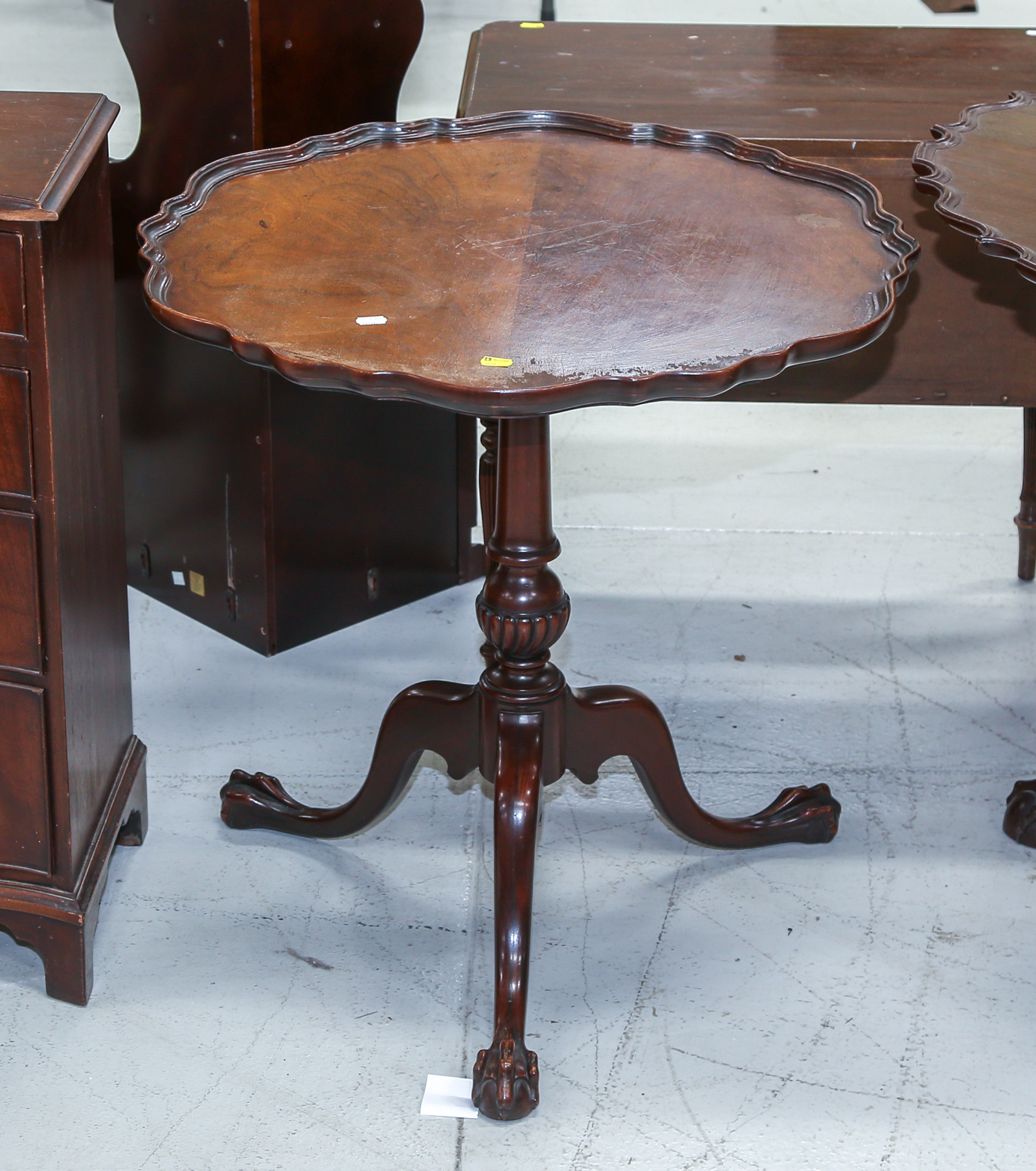 CHIPPENDALE STYLE WALNUT TILT TOP