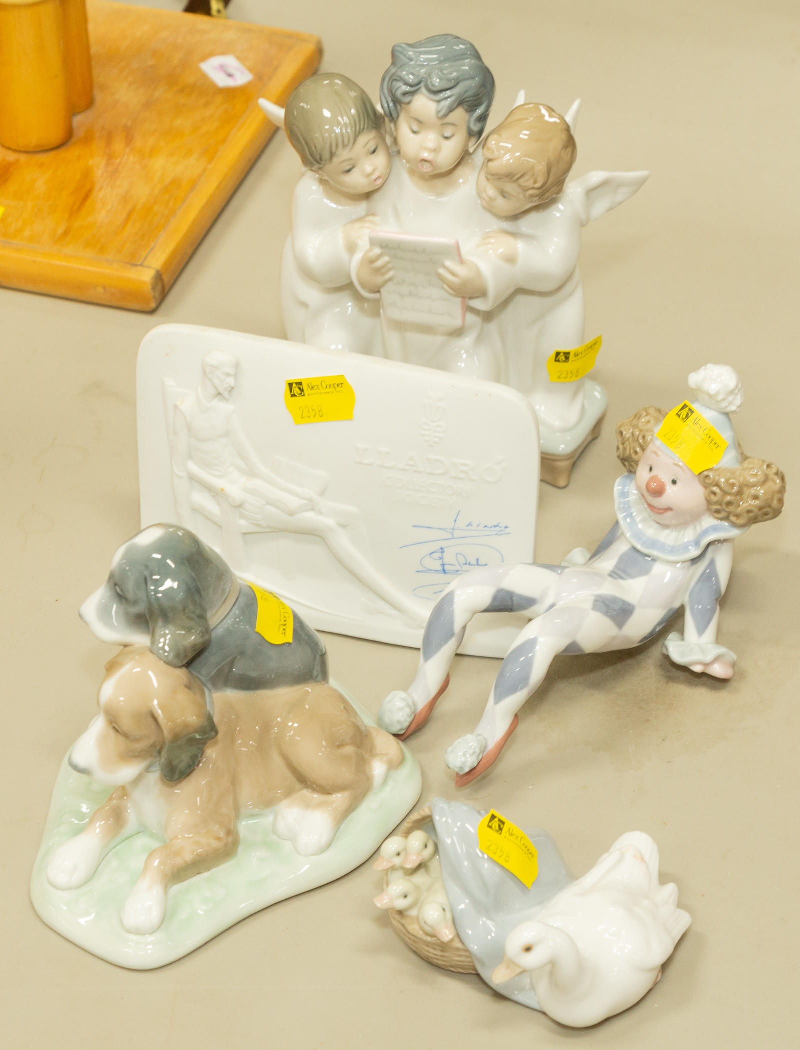 FOUR LLADRO FIGURES & A COLLECTOR'S