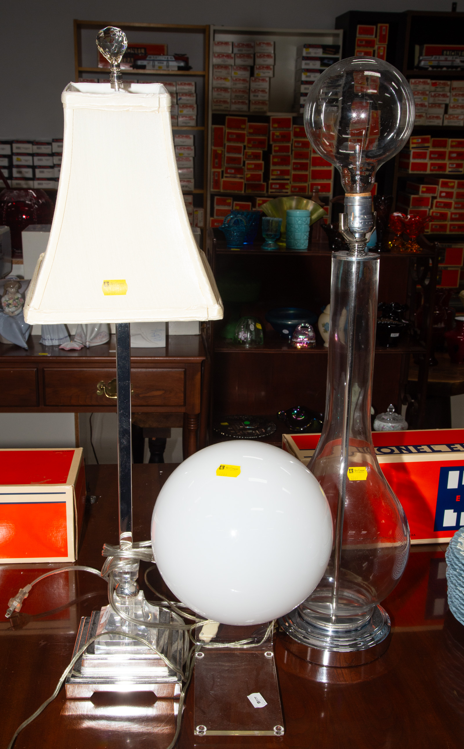 THREE MODERN STYLE TABLE LAMPS 2eaa53