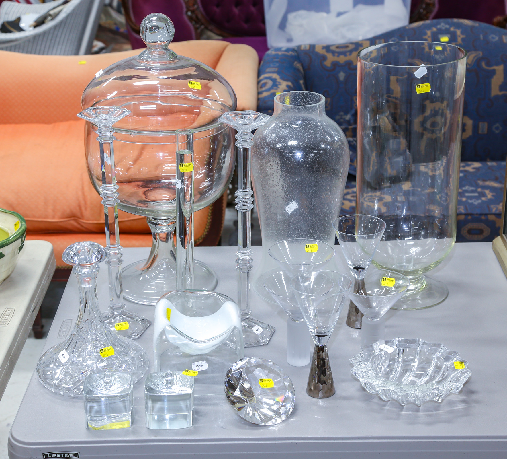 SELECTION OF DECORATIVE GLASS ITEMS 2eaa84